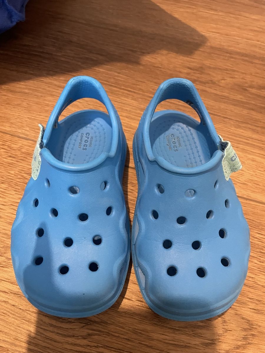 Crocs Scarpe per ragazzi: Crocs blu estive nr. 25 usate poco – Usato da Gordola venduto da ven_hk7f