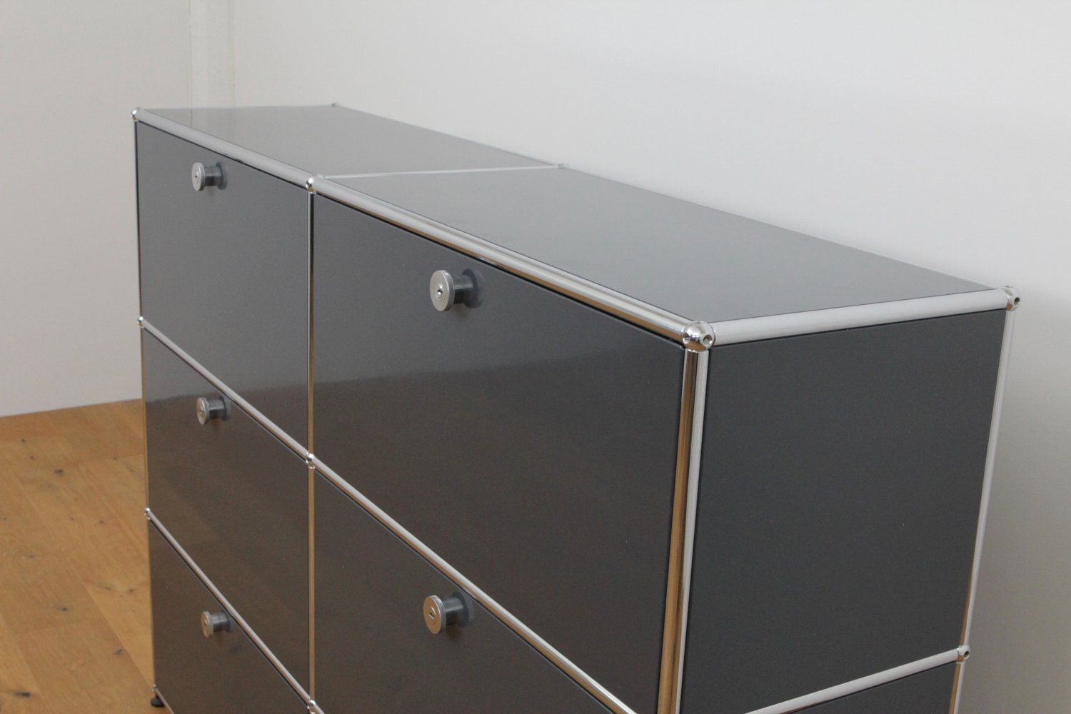 USM Cassettiere: USM Highboard Anthrazitgrau – Nuovo (secondo la descrizione) da Affoltern am Albis venduto da StudioStandard 3