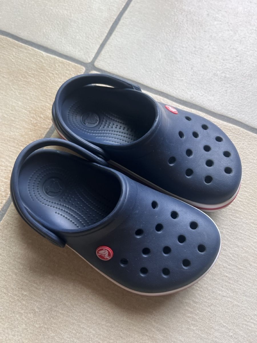 Crocs Scarpe per ragazzi: Crocs Clog K Navy Blue Size 33/34Good Condition – Nuovo (secondo la descrizione) da Bachenbülach venduto da Dana_Ondrasik 1