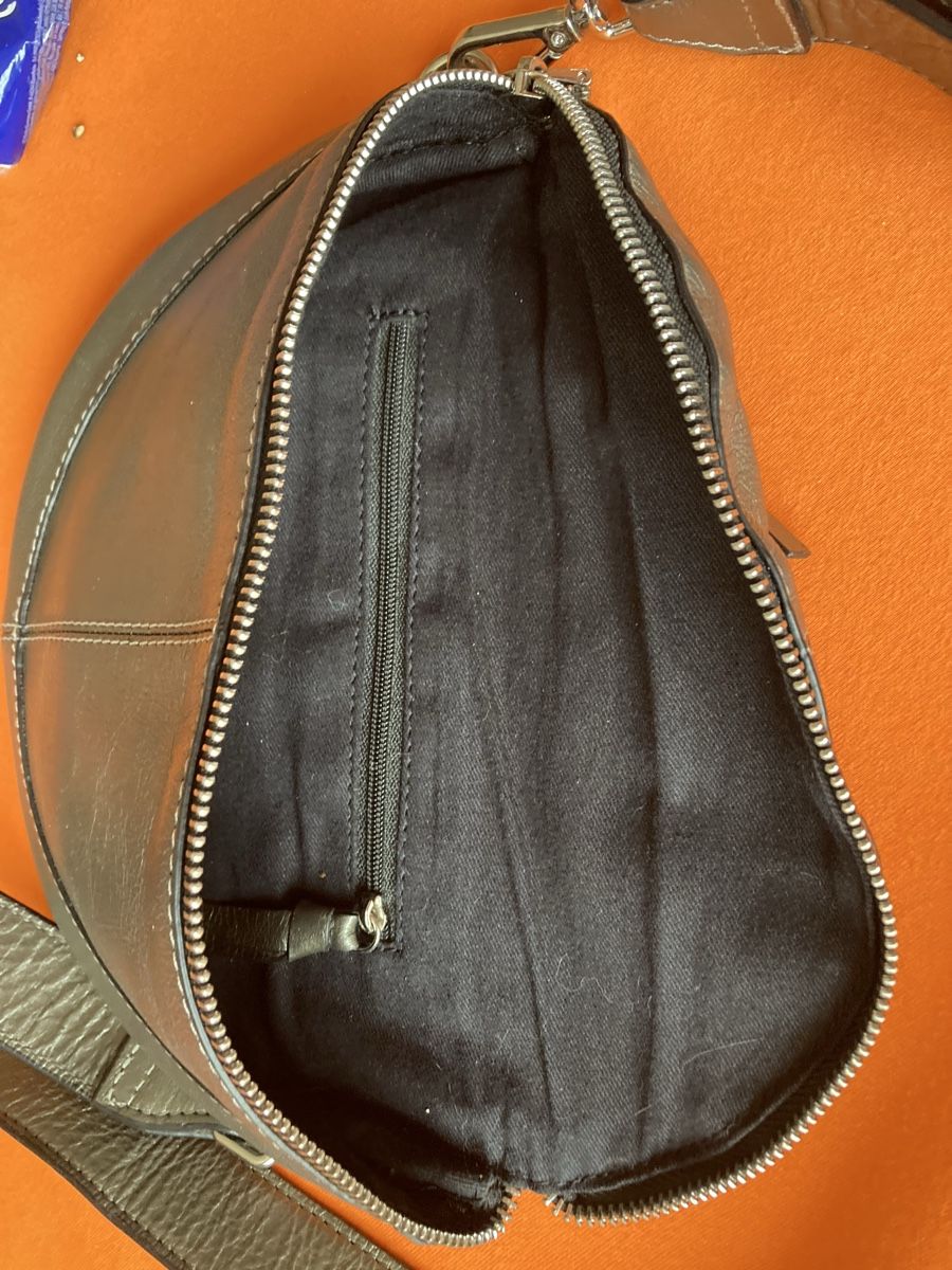 S.Oliver Borse da donna: Silberne Bauchtasche der Marke sOliver – Usato da Geroldswil venduto da schaelli-1 3