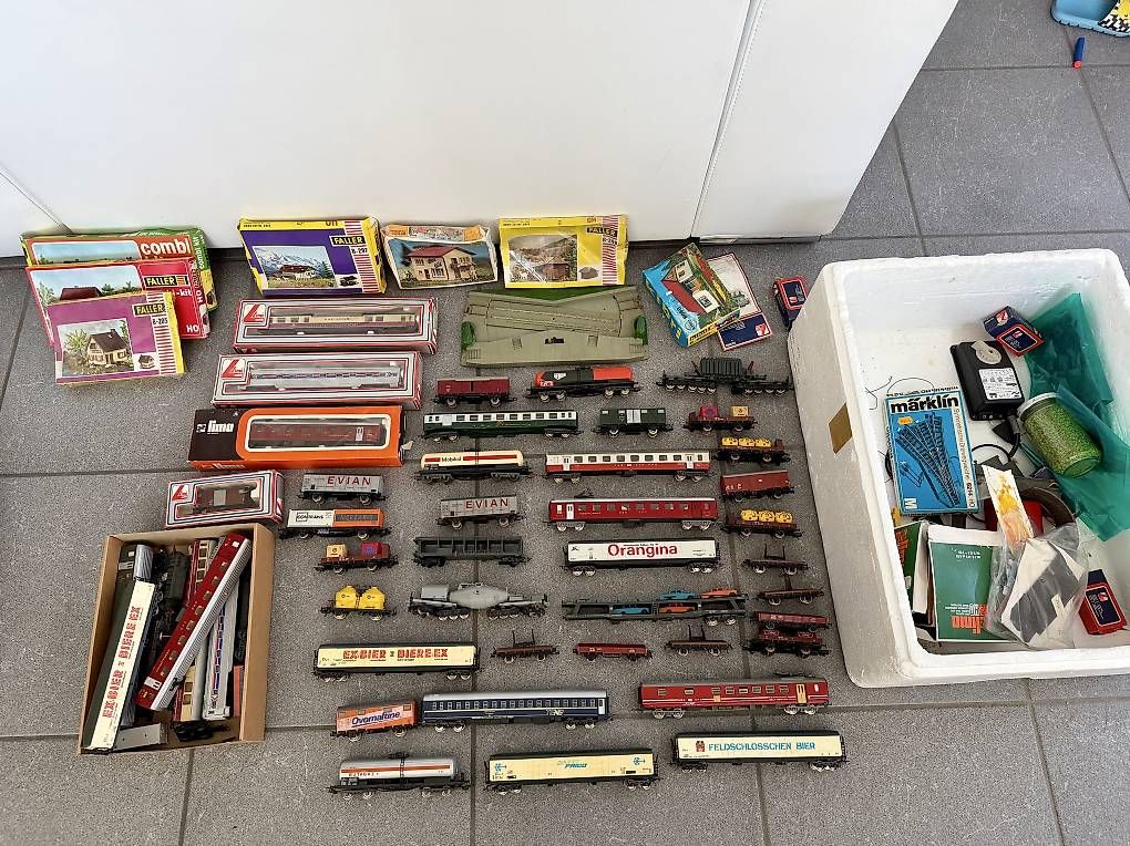 Lima Modellini di ferrovie: LIMA H0 Modelleisenbahn Konvolut – Usato da Muri AG venduto da cag733