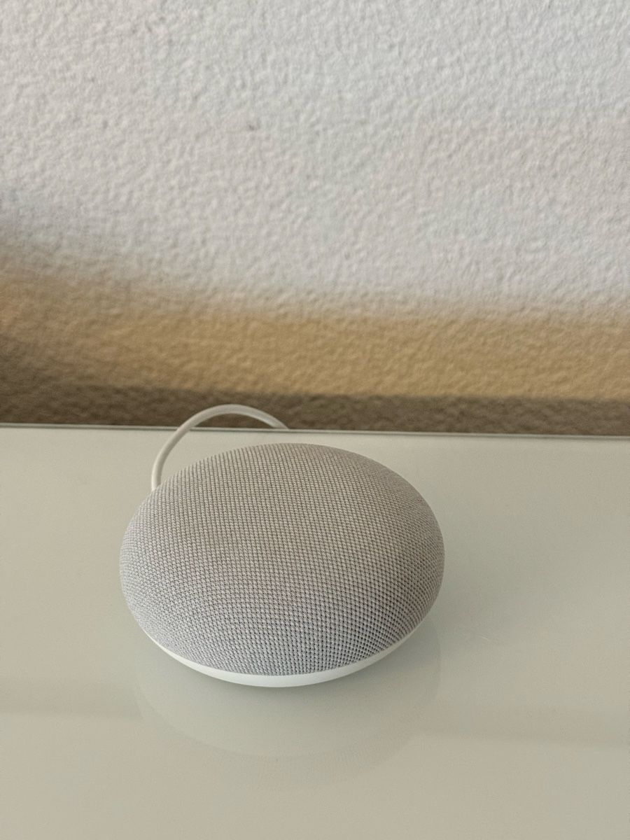 Google Haut-parleurs: Google Nest Mini Lautsprecher hellgrau – D'occasion à Neftenbach par rg3_ 3