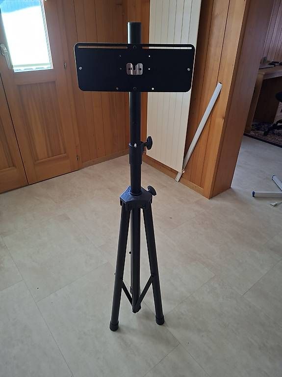 Freccette: Ständer für Dartboard (Elektro- oder Steeldart) – Nuovo (secondo la descrizione) da Marbach LU venduto da antanarivo