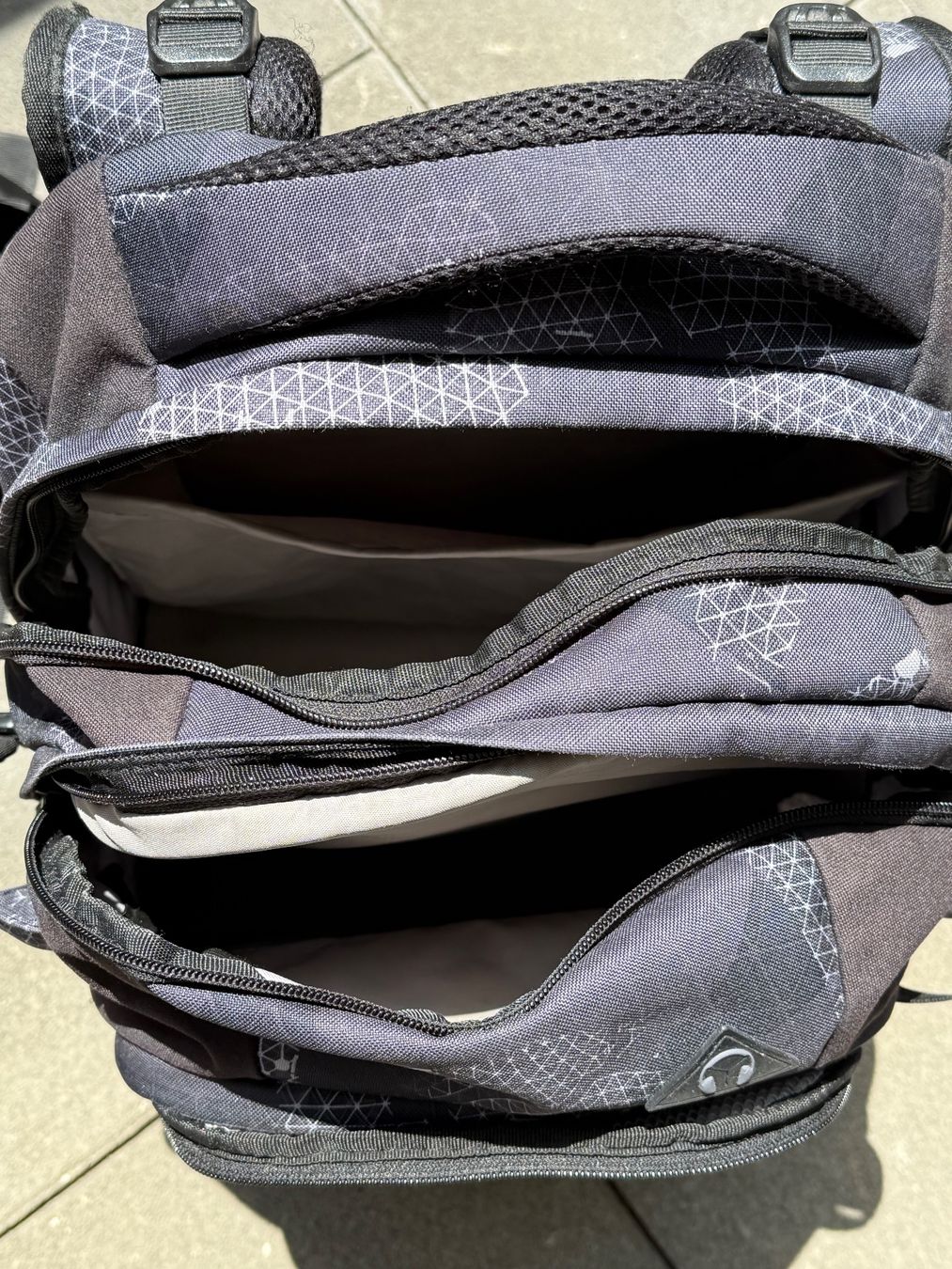 Satch Zaini: Rucksack Satch grau/schwarz Muster guter Zustand – Usato da Saanen venduto da aom01 2