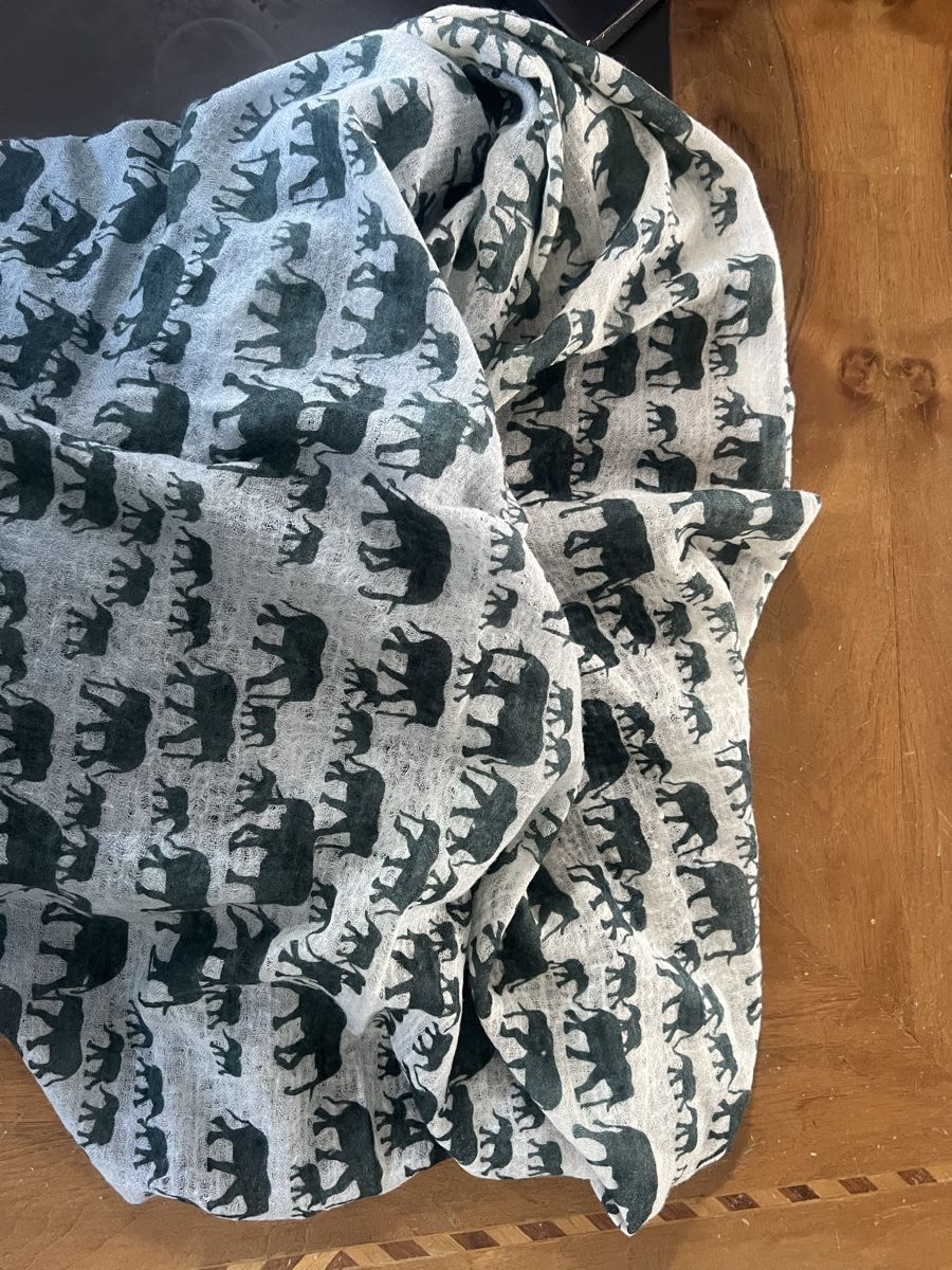 Foulard & Sciarpe: Edler Schal Elefantenmuster, neuwertig, – Nuovo (secondo la descrizione) da Schaffhausen venduto da Bettina.maier 1