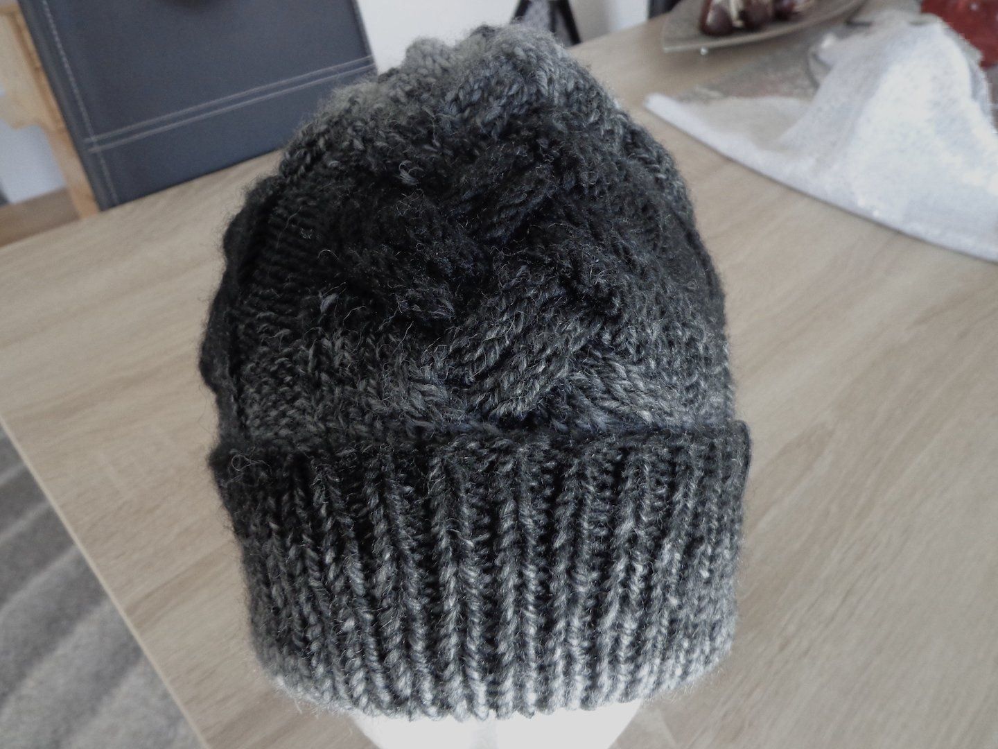 Copricapi, berretti & cappellini: MÜTZE TIARA IN S/G HANDGESTRICKT – Nuovo (secondo la descrizione) da Kreuzlingen venduto da Ylay
