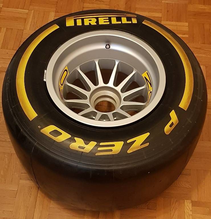 Tische: Table basse "Roue Formule 1 Pirelli " – Gebraucht aus Les Avanchets von Giuseppe.01 1