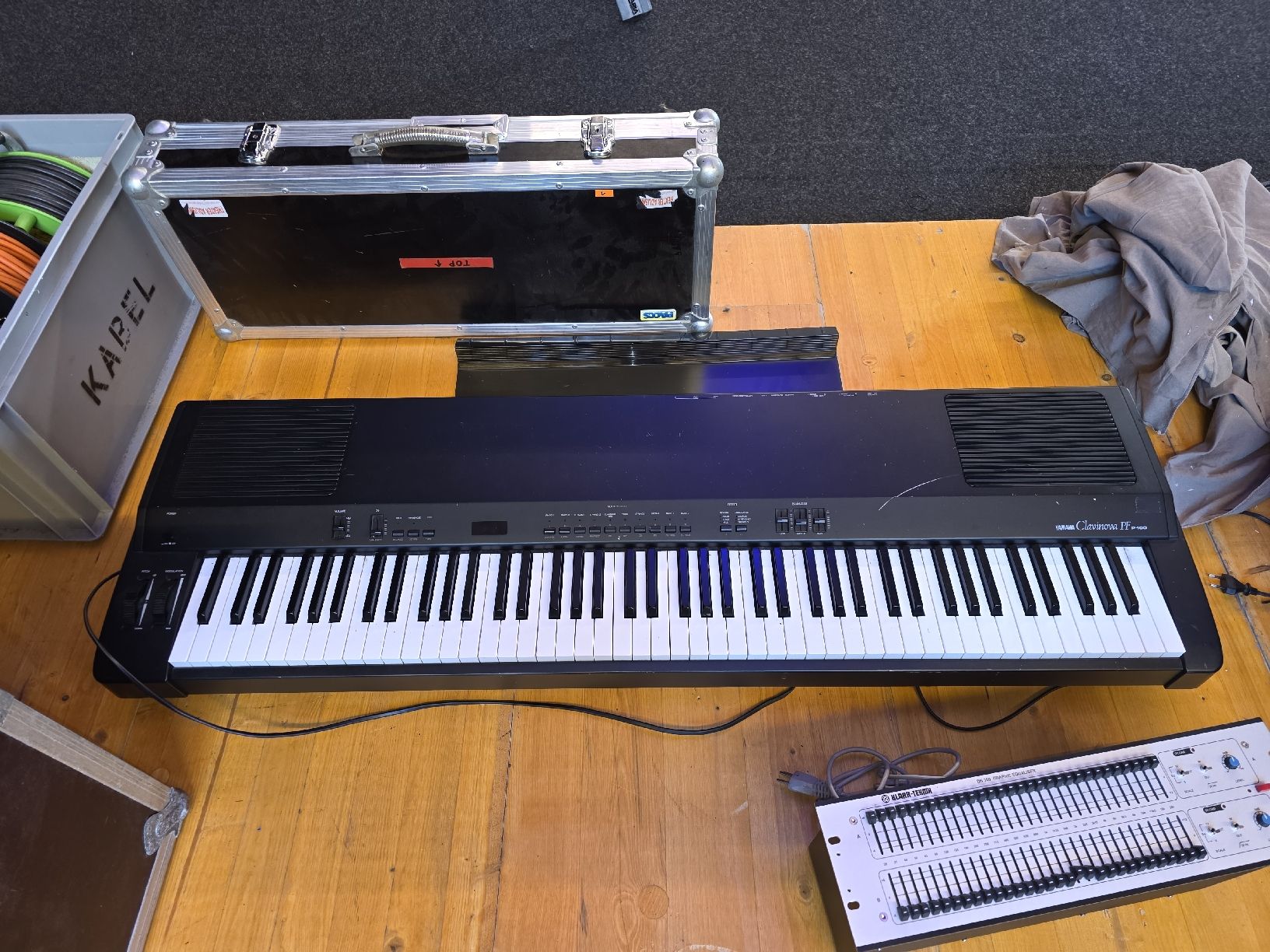 Yamaha Strumenti musicali: Yamaha Clavinova PF-100, leichte gebrauchspuren. – Usato da Langnau am Albis venduto da Michel_BaumgartnerLA 3