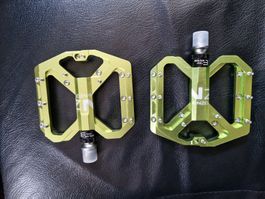 Flatpedal Alu eloxiert extra Grip green