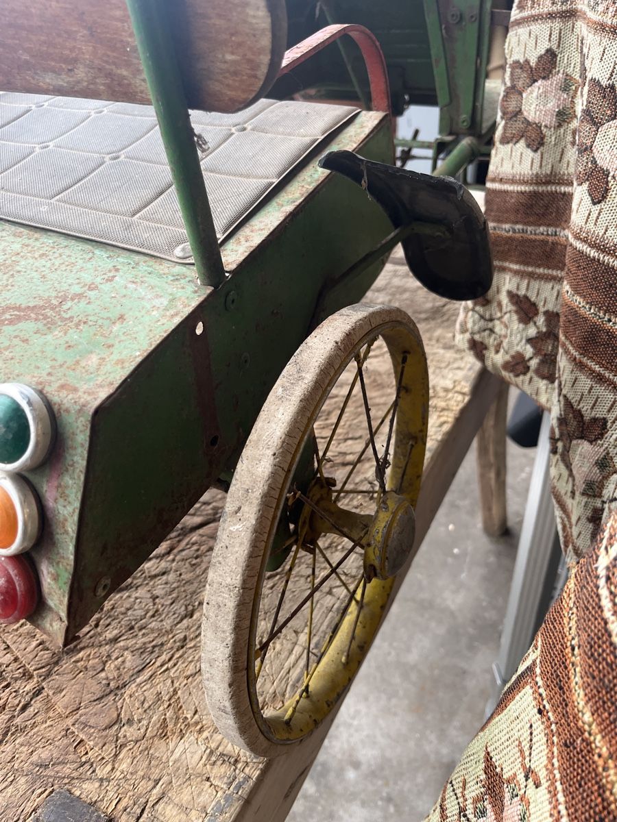 Fahrzeuge für Kinder: Antikes Tretauto Oldtimer  – Gebraucht aus Brienz BE von hey_z9vg 4