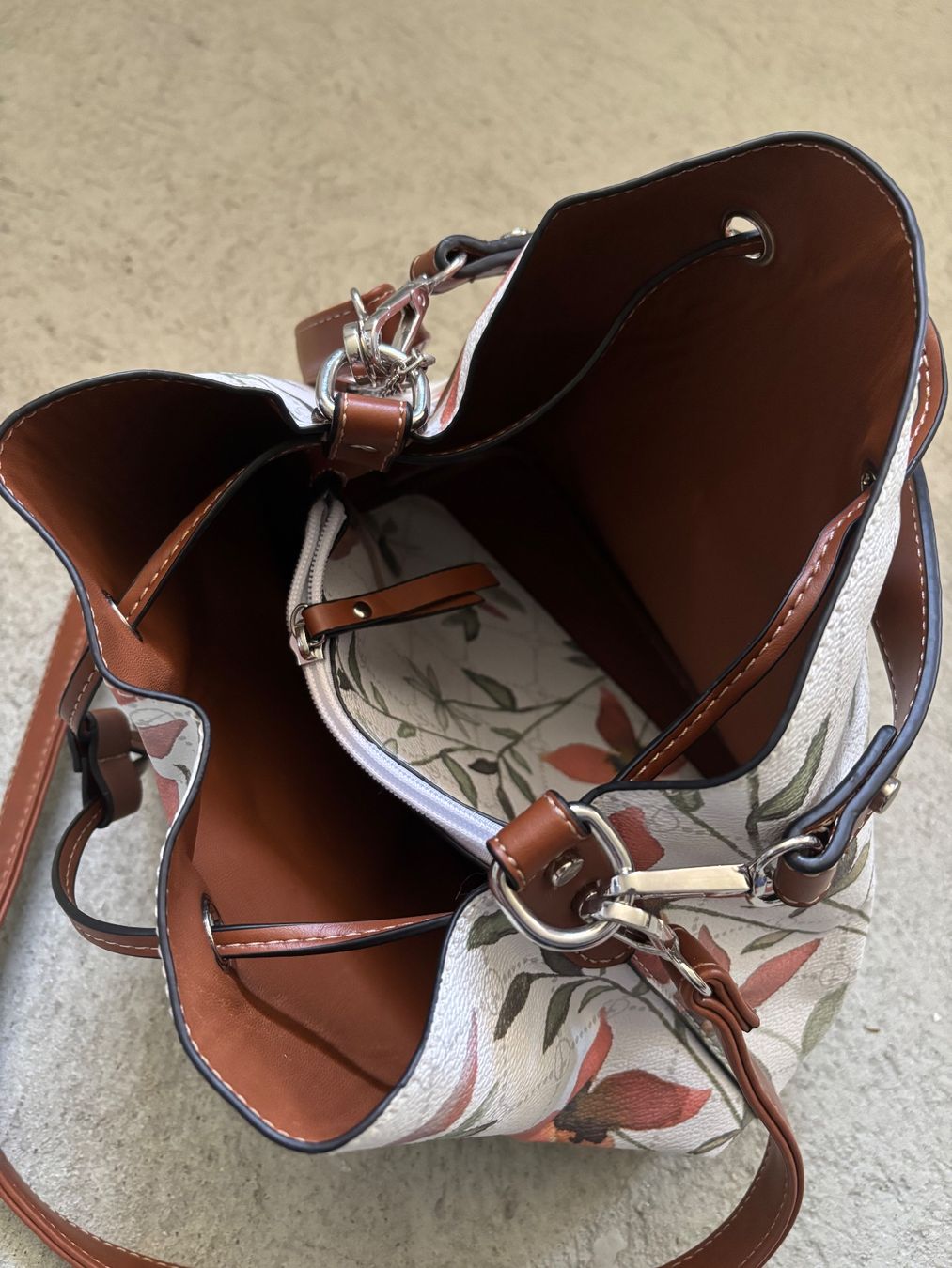 Taschen für Damen: Stylische Beuteltasche, Tamaris – Gebraucht aus Sonterswil von VD-Service 3