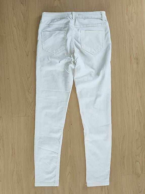 Zara Pantaloni: Mädchen Jeans weiss Zara Gr 40 / 164 – Nuovo (secondo la descrizione) da Münchenstein venduto da sterni_0813 1