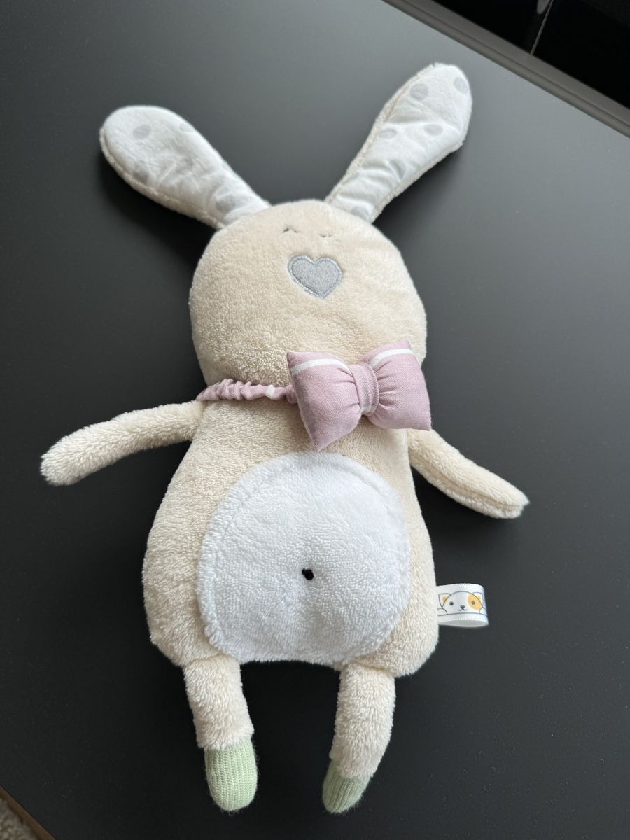 Giocattoli: Süsser Hase mit Fliege, Kuscheltier, NEU – Nuovo (secondo la descrizione) da Küsnacht ZH venduto da ToddyGinger
