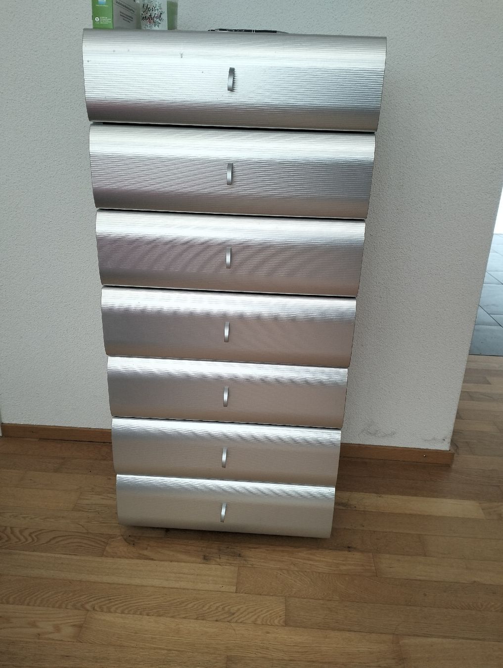 Letti: Bett mit Nachttisch und Kommode und Bild – Usato da Gommiswald venduto da ram_xqt8 1