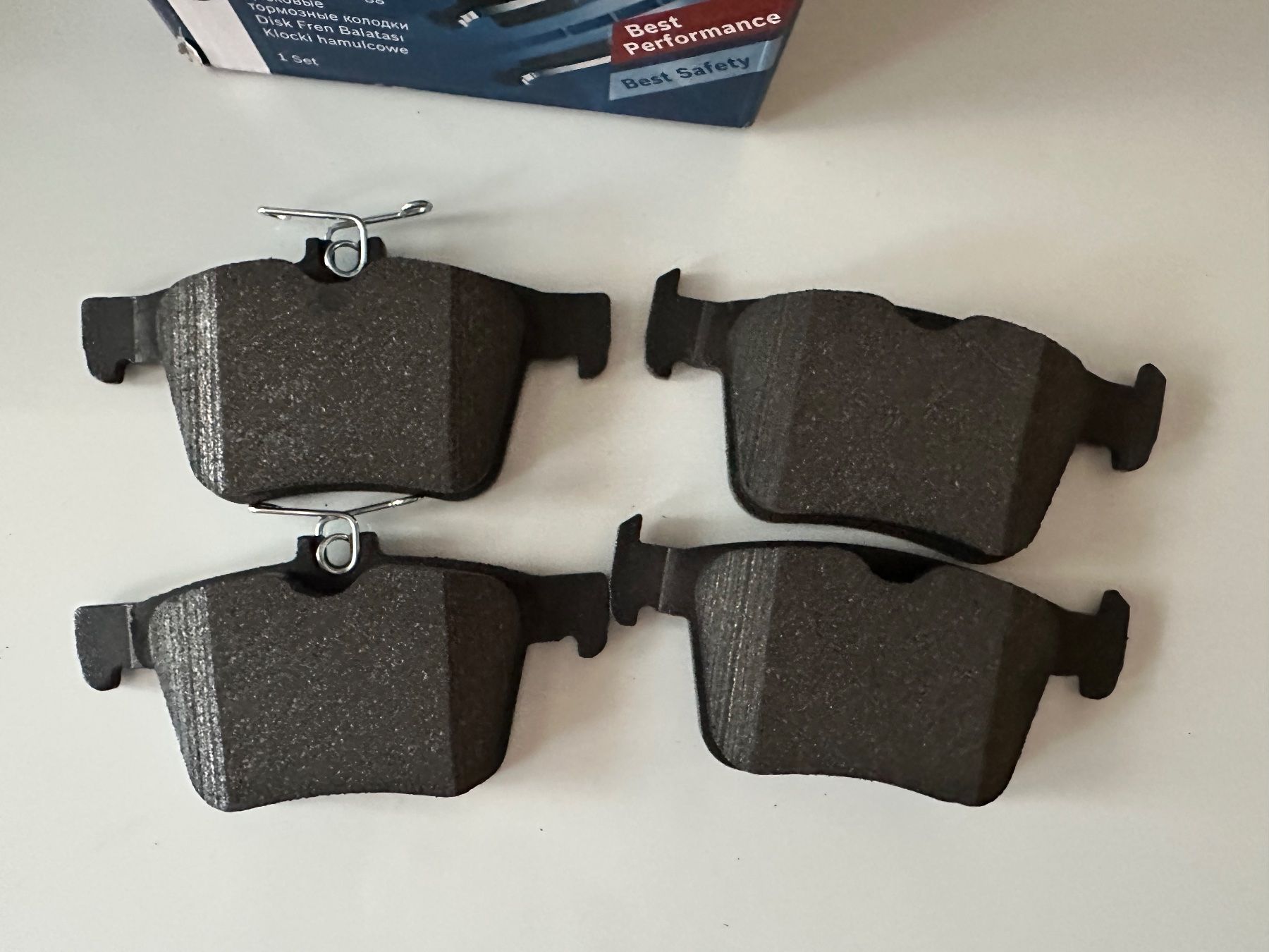 Bosch Tutti pezzi di ricambio auto: Scheibenbremsbeläge vorne und hinten – Nuovo e nell'imballaggio originale da Fribourg venduto da beni052 8