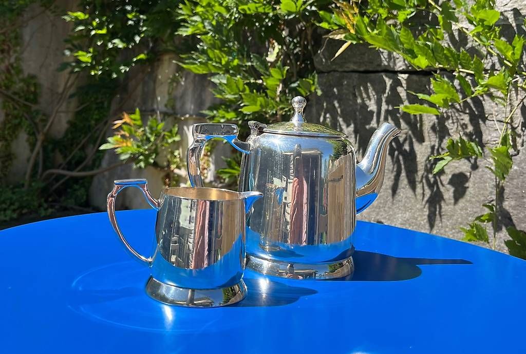 Teekannen: Teekanne mit Milchgiesser versilbert, tea for two – Gebraucht aus Altendorf von kelwitt0