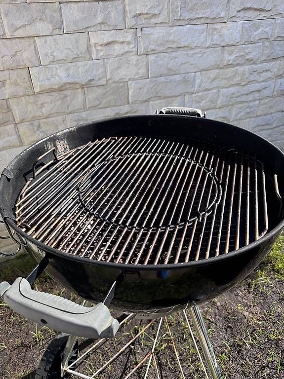 Altro per la casa: Weber Kugelgrill Ø57 mit Deckel & Thermometer – Usato da Reinach BL venduto da Enodel 2