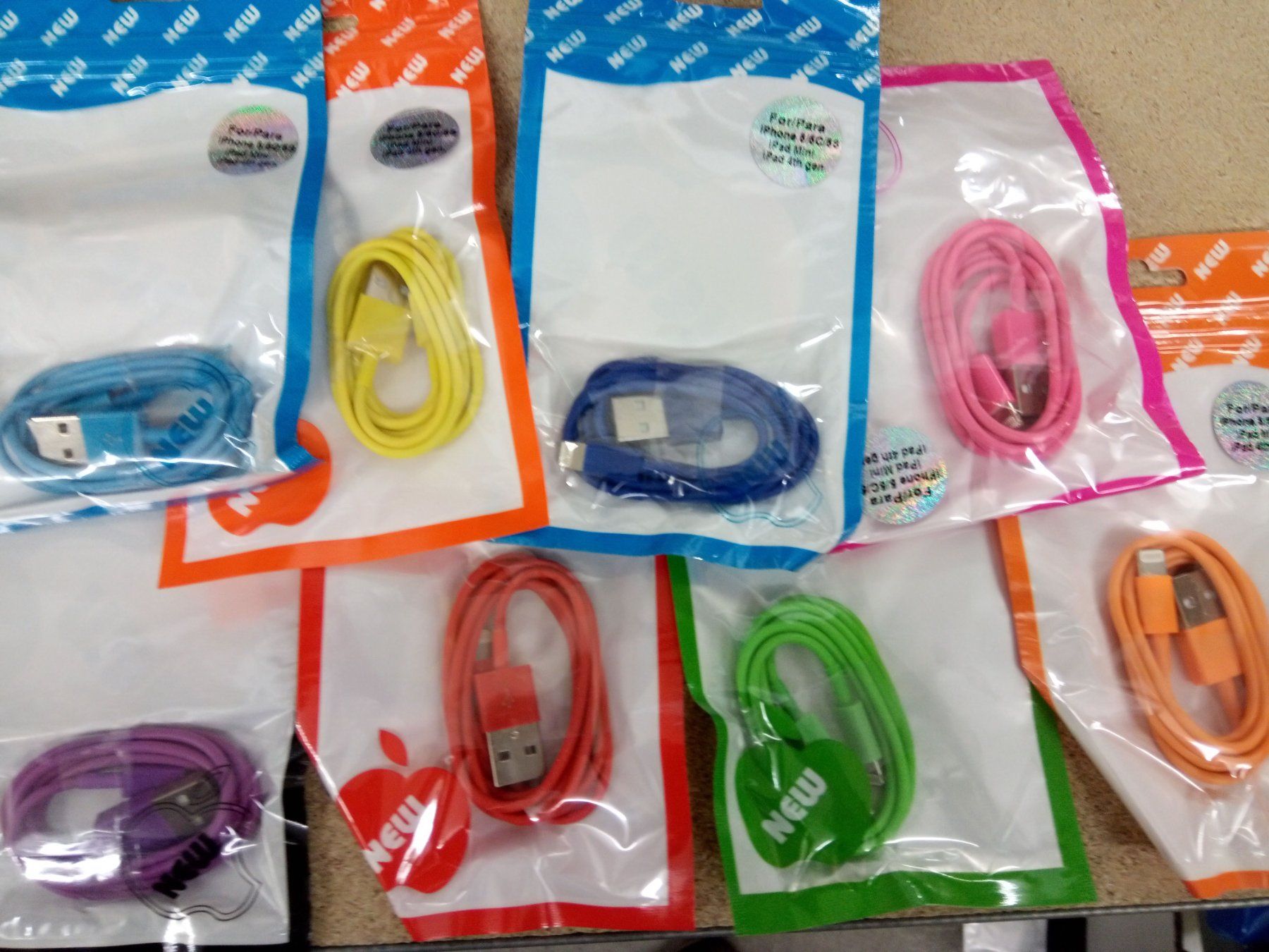Cavi: 8pin, Lightning zu USB, Plastik, farbig, 1meter – Nuovo e nell'imballaggio originale da Ermatingen venduto da rik4rdo