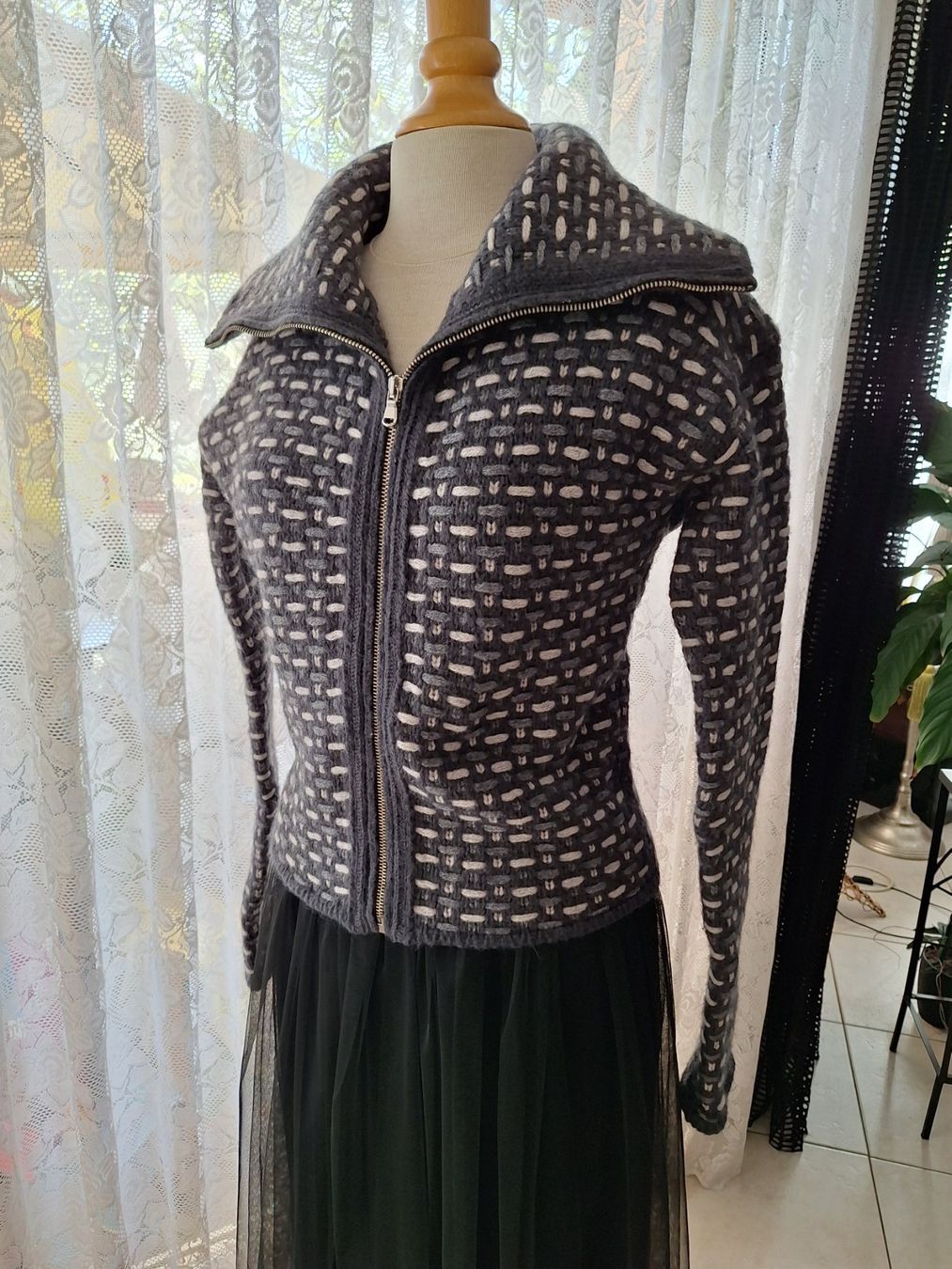 Benetton Pullover & Sweatshirts: Pull - cardigan BENETTON, taille M – Gebraucht aus St-Triphon von Jldr0