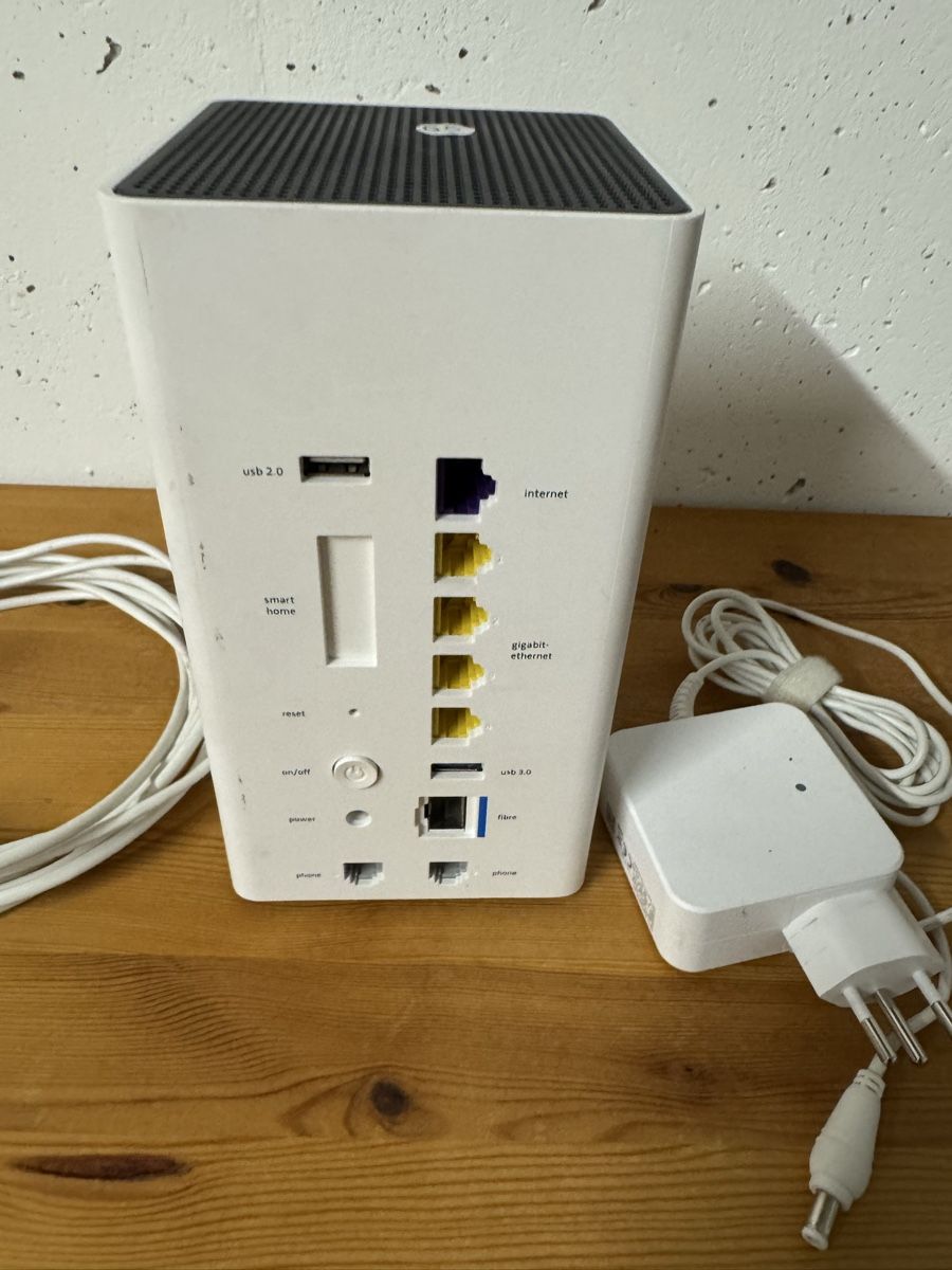 Swisscom Modem & Router: Internet-Box 2 Swisscom mit Netzteil und Kabel – Usato da Buchs AG venduto da Ublade 1