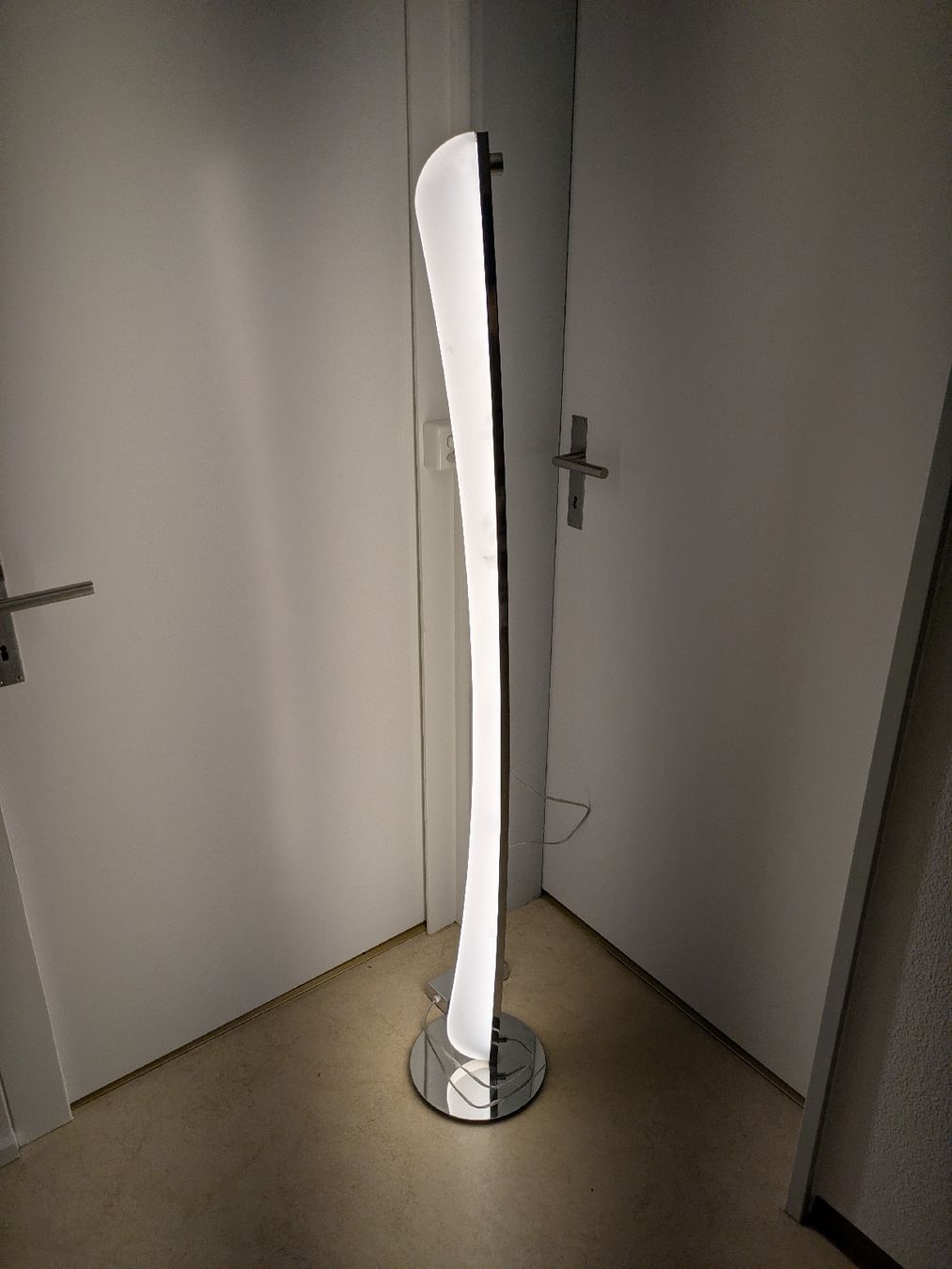 Lampade: Stehlampe zu verkaufen – Usato da Egolzwil venduto da hall520