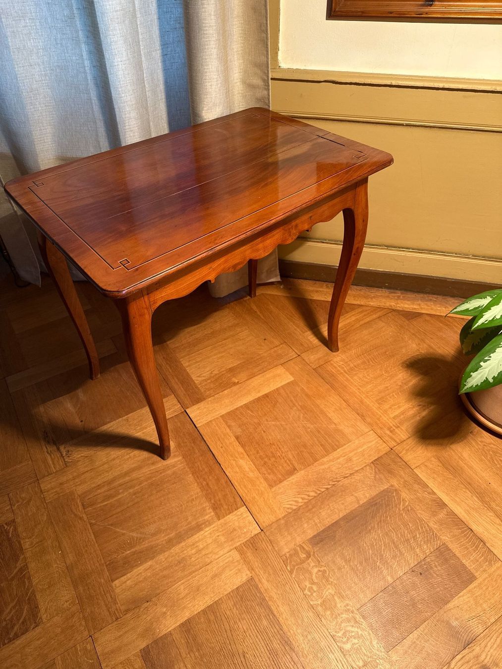 Tische: Antique Wooden Side Table with Drawer – Gebraucht aus Gurzelen von nawahke 2