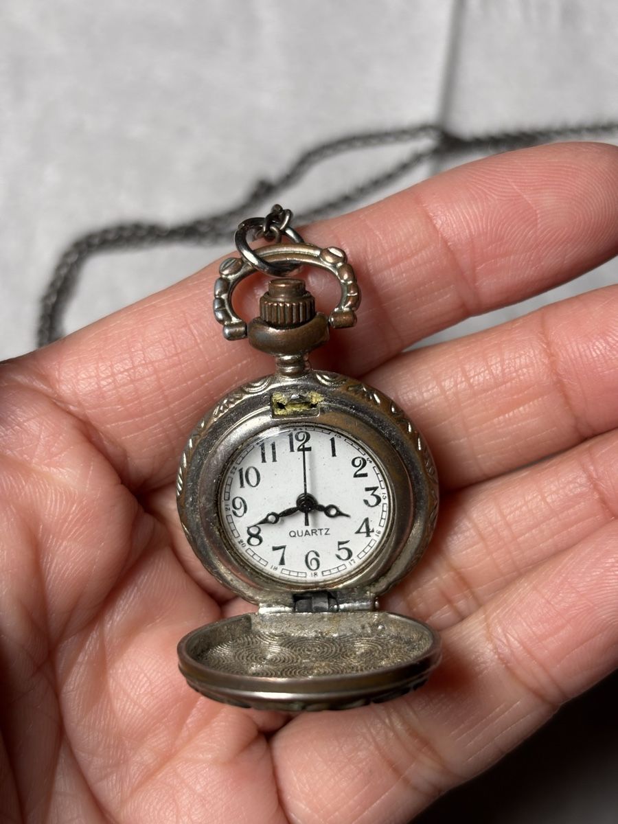 Orologi da terra & Orologi da parete: Vintage hand clock – Difettoso da Confignon venduto da Second_Hand_Ch