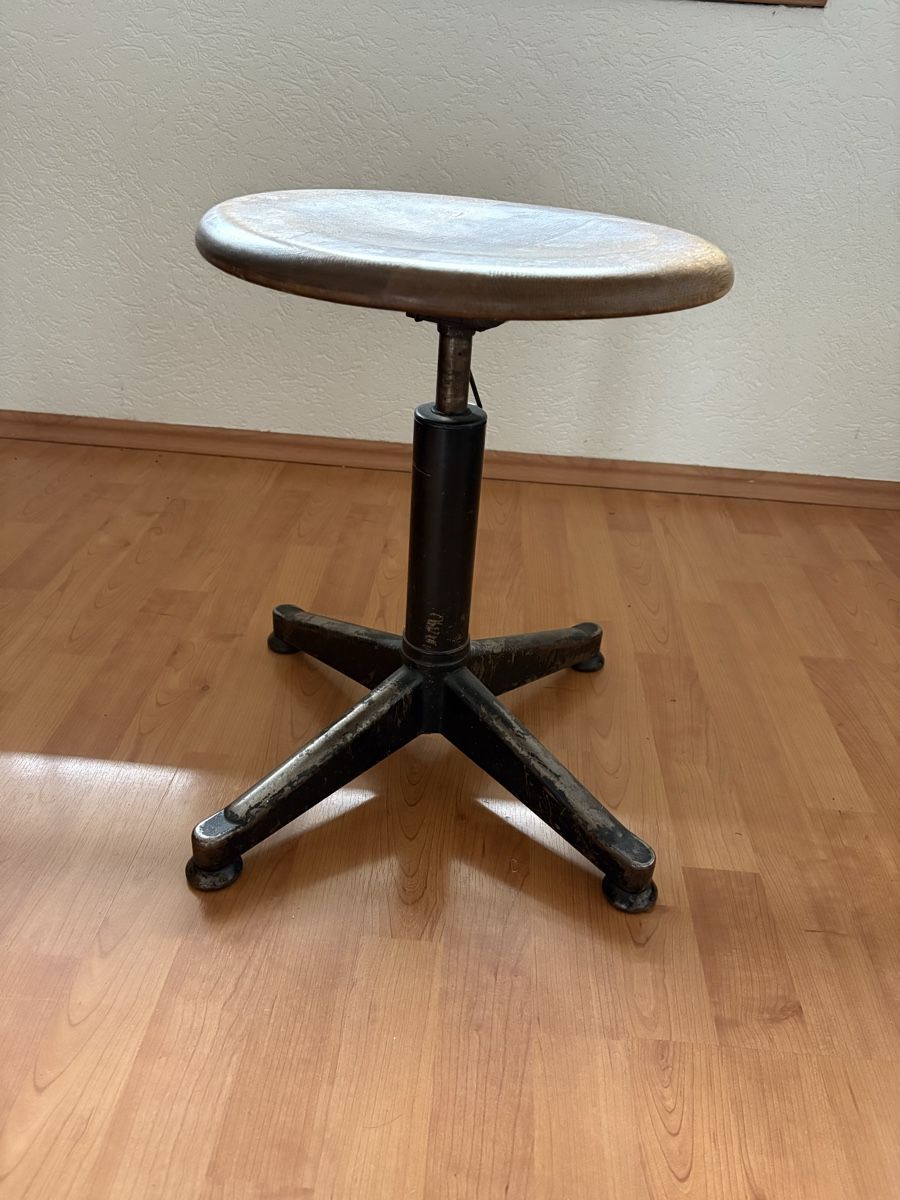 Articoli in legno: Vintage Hocker, Holz – Usato da Burgdorf venduto da Sophli