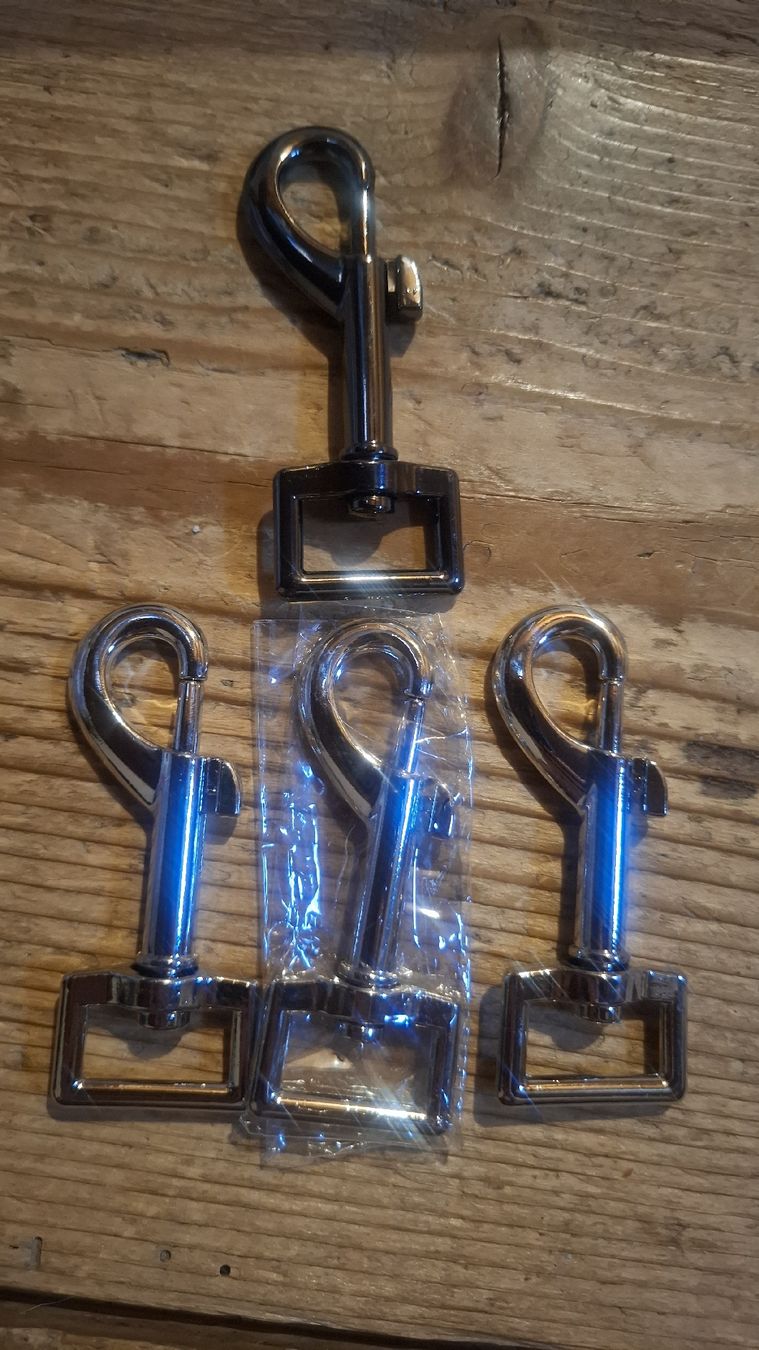 Kletterausrüstungen: Karabinerhaken, Metall, 2cm – Neu (gemäss Beschreibung) aus Ebnat-Kappel von Aibur