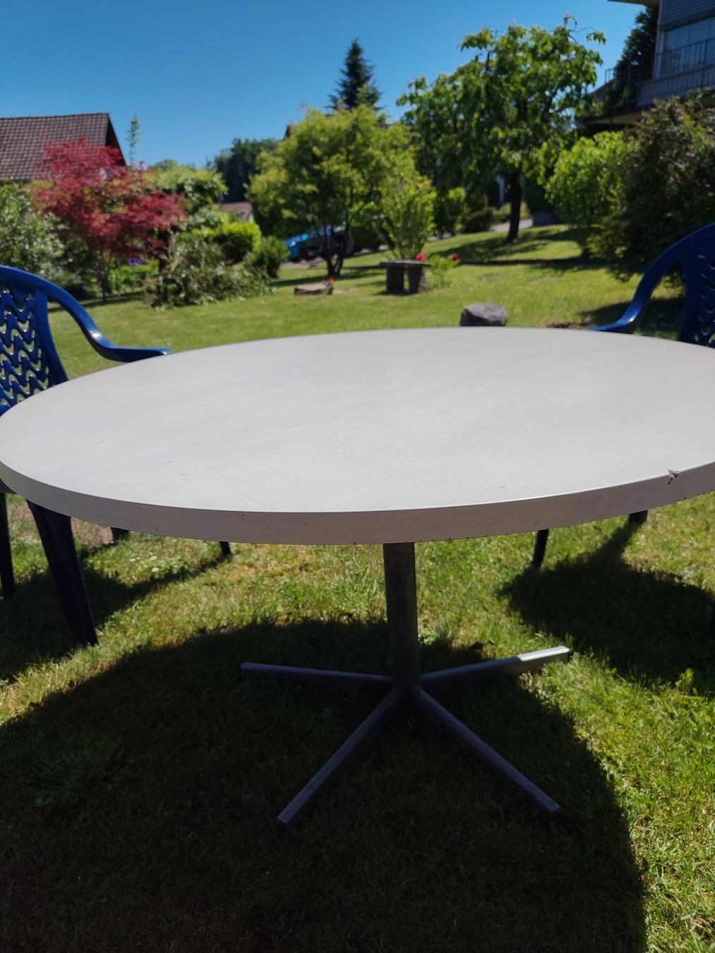 Set de table et chaises: Gartentisch rund mit 4 Stühlen – D'occasion à Beinwil am See par Msunneschin 1