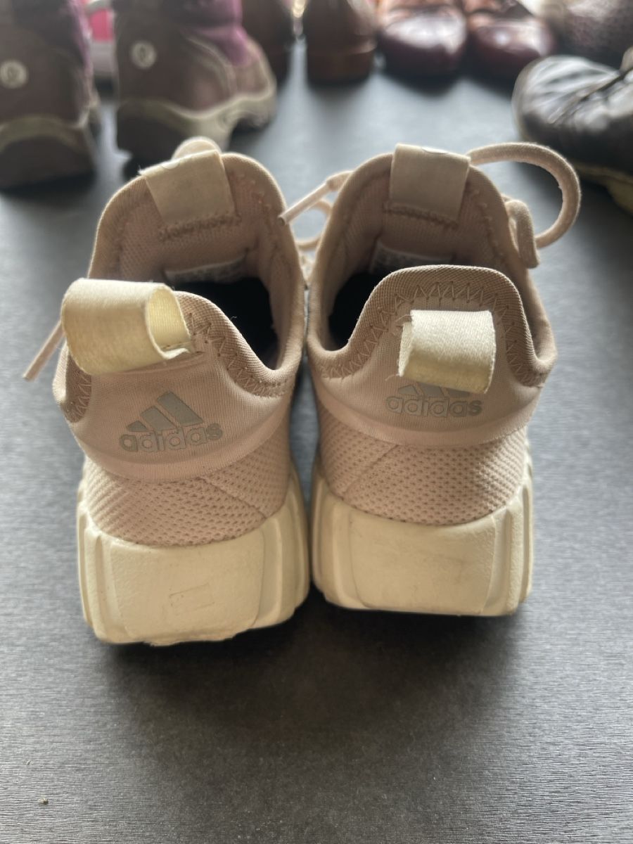 Adidas Scarpe per ragazzi: Adidas Turnschuhe- Gr 28.5 – Usato da Beckenried venduto da ciaran 2