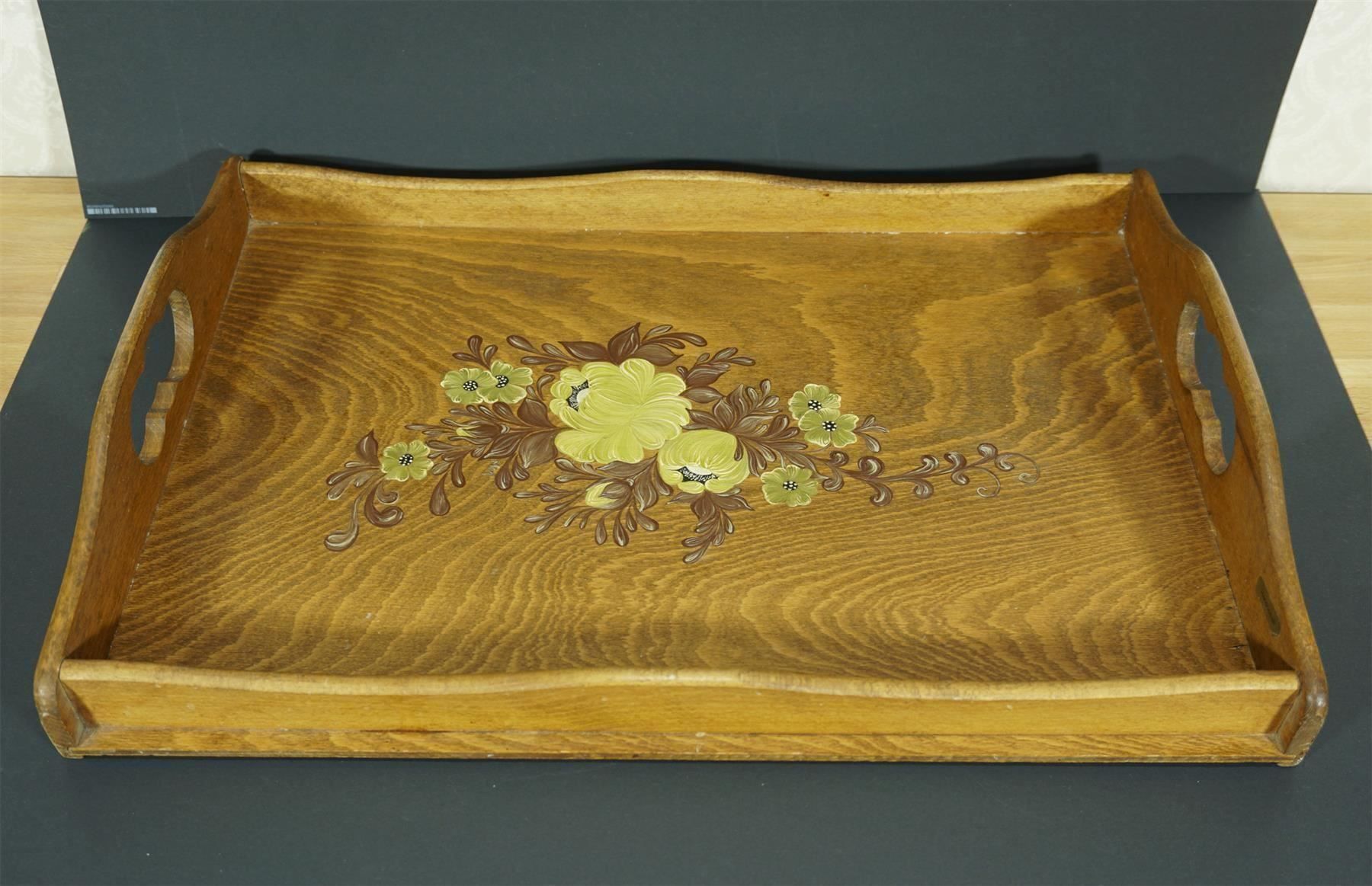 Servierplatten: Serviertablett Holz mit floraler Malerei – Gebraucht aus Meggen von Trouvaillen