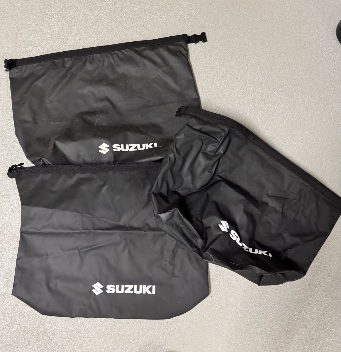 Suzuki Topcase: Suzuki Motorradkoffer – Nuovo (secondo la descrizione) da Kappel am Albis venduto da Menazee 1