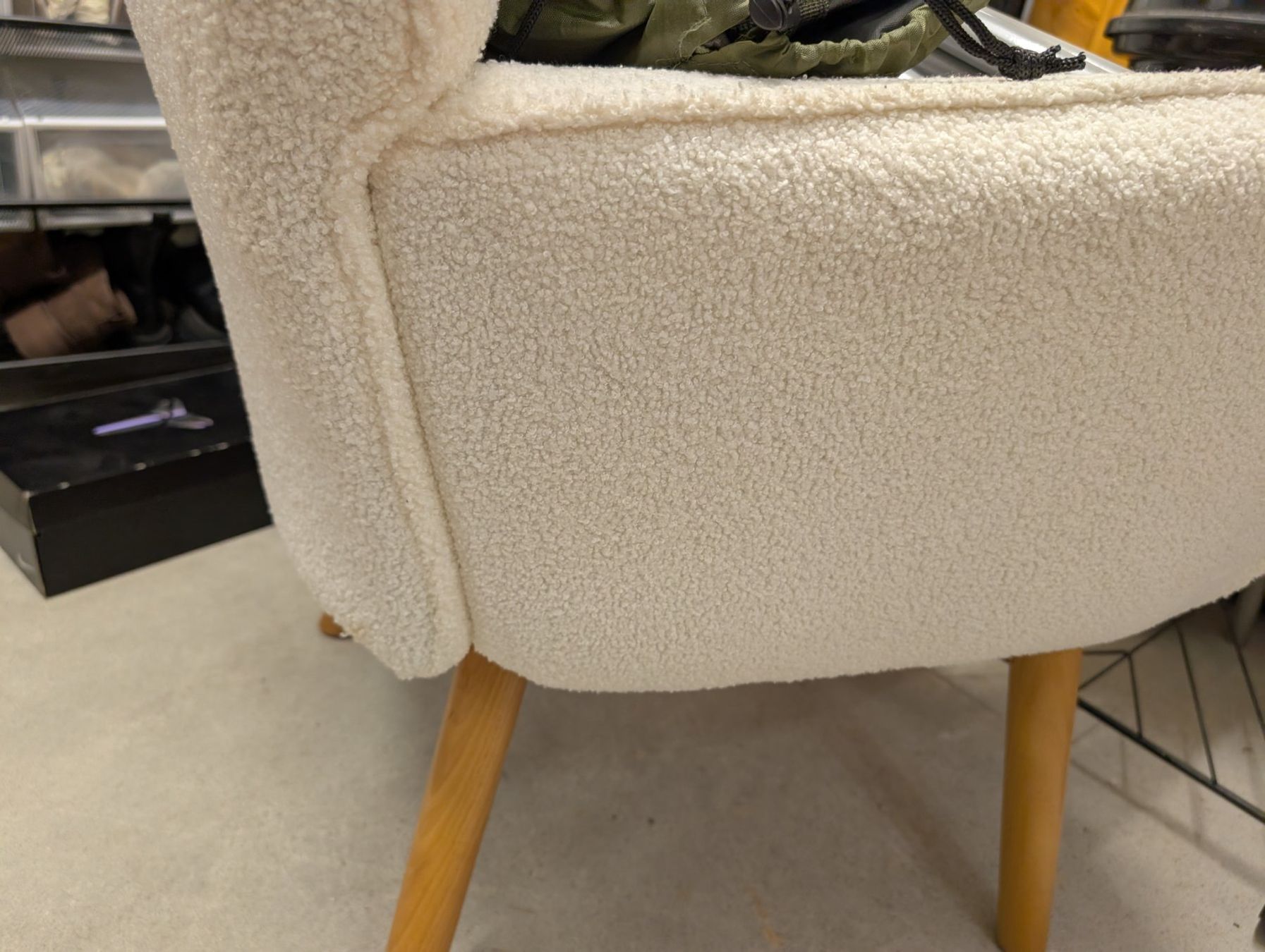 Fauteuils: Stuhl mit Fellbezug Weiss – D'occasion à Zürich par jac_b799 1