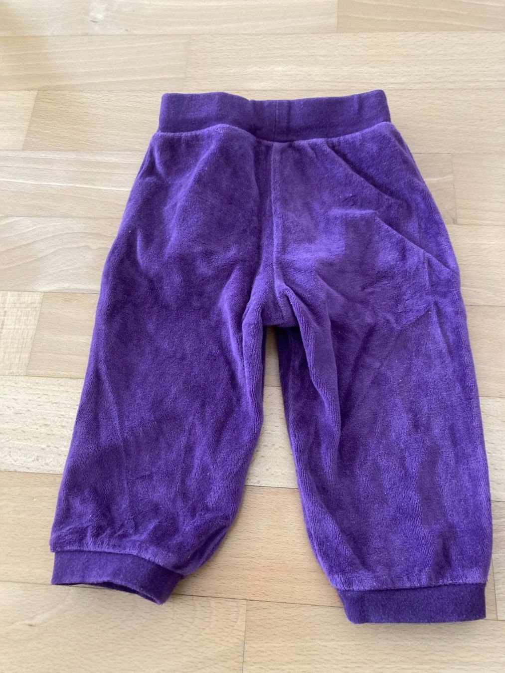 Pantaloni: Trainerhosen "Smile" mit Vogel-Motiv – Usato da Muttenz venduto da Juvenile33 4