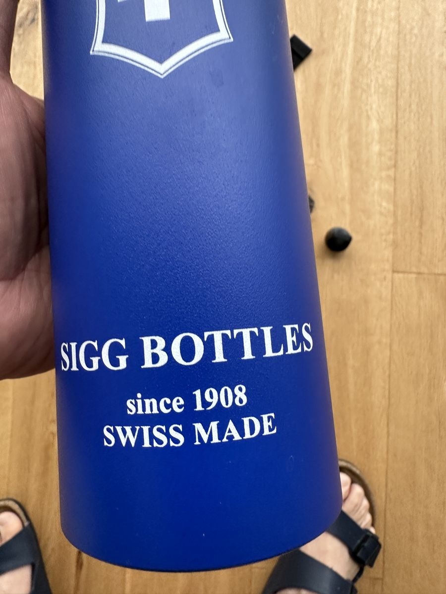 Sigg Borracce & Thermos: Neue Trinkflasche SIGG, 1 L + Bauchtasche – Nuovo (secondo la descrizione) da Stansstad venduto da Dalmatinerhjf 1