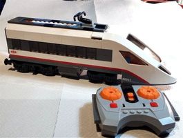 Lego Eisenbahn Weiße LOK mit Motor -A94