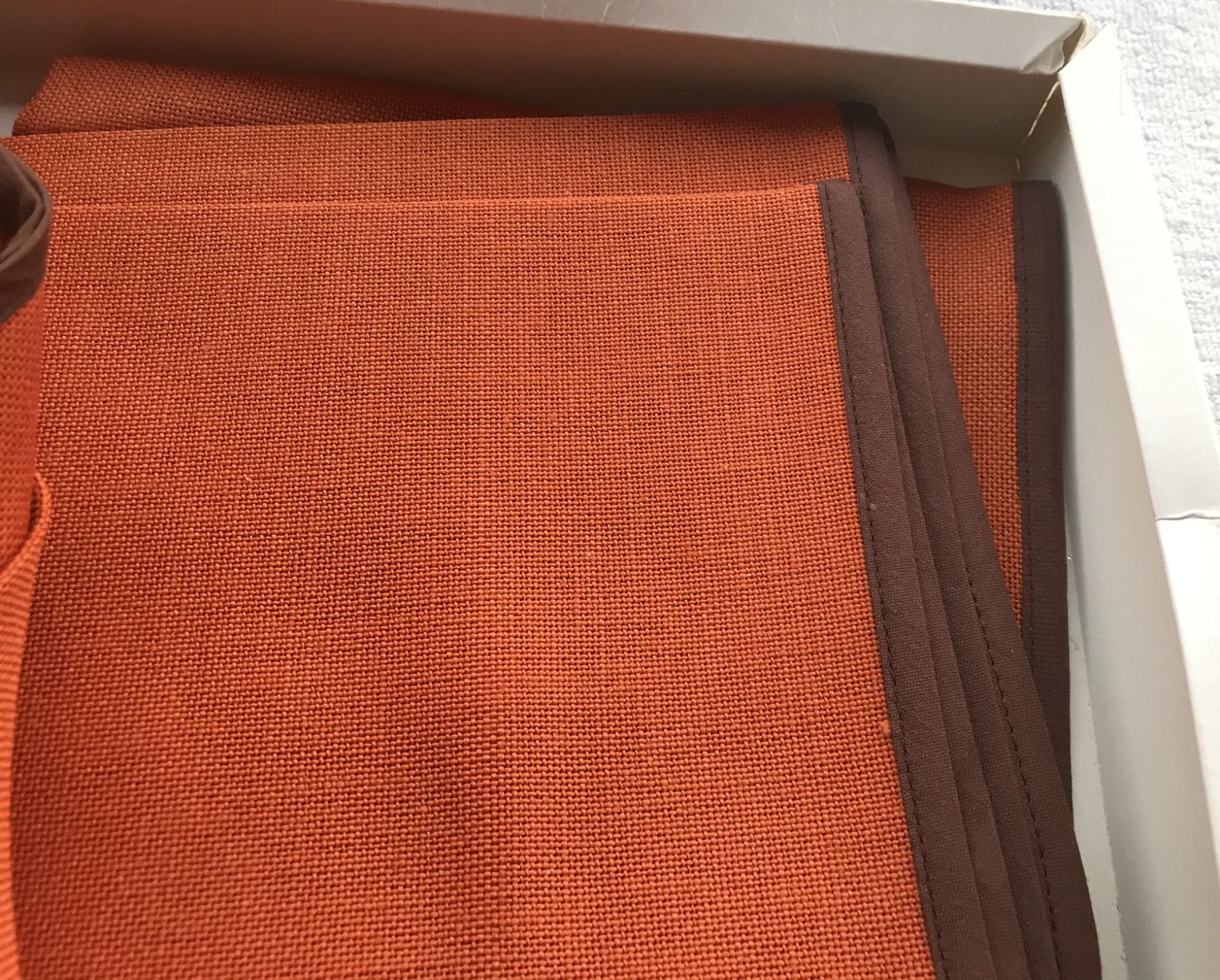 Sonstige Tischwäsche: TISCHTUCH DURCHMESSER 170CM NEU MIT 6 SERVIETTEN – Neu und originalverpackt aus Ostermundigen von Kari1937 4