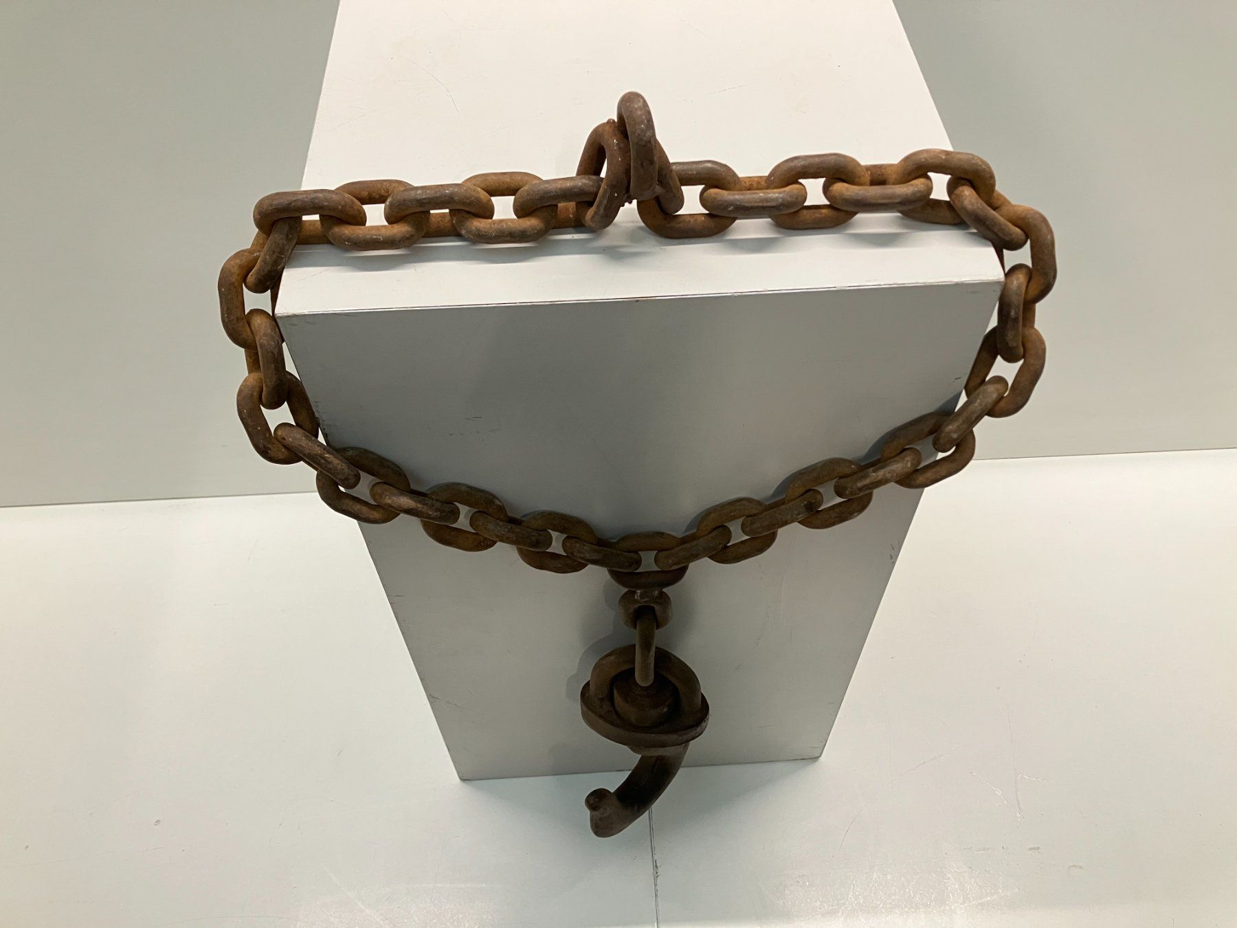 Paranco multiuso: Antiker massiver Eisenhacken mit Kette ca. 79cm lang ab 1.- – Usato da Lichtensteig venduto da Buy24International 5