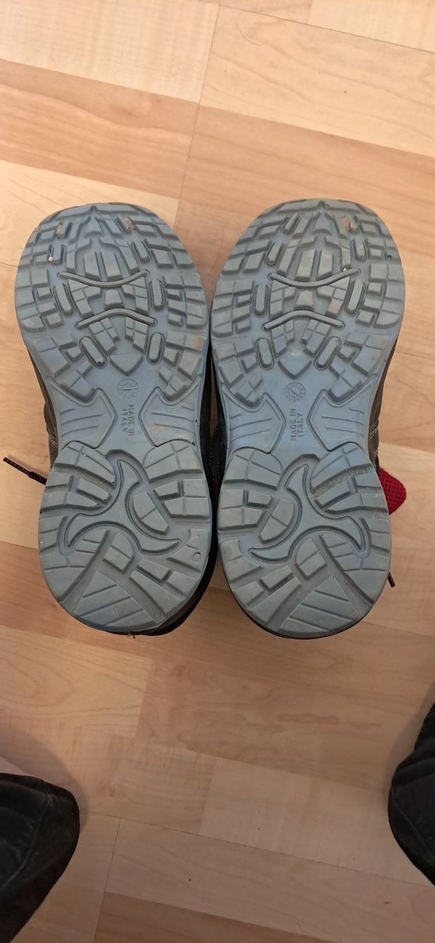 Scarpe da uomo: Arbeitsschuhe Gr. 40 robust, gebraucht, gute Sohle – Usato da Herisau venduto da pan_5fvj 4