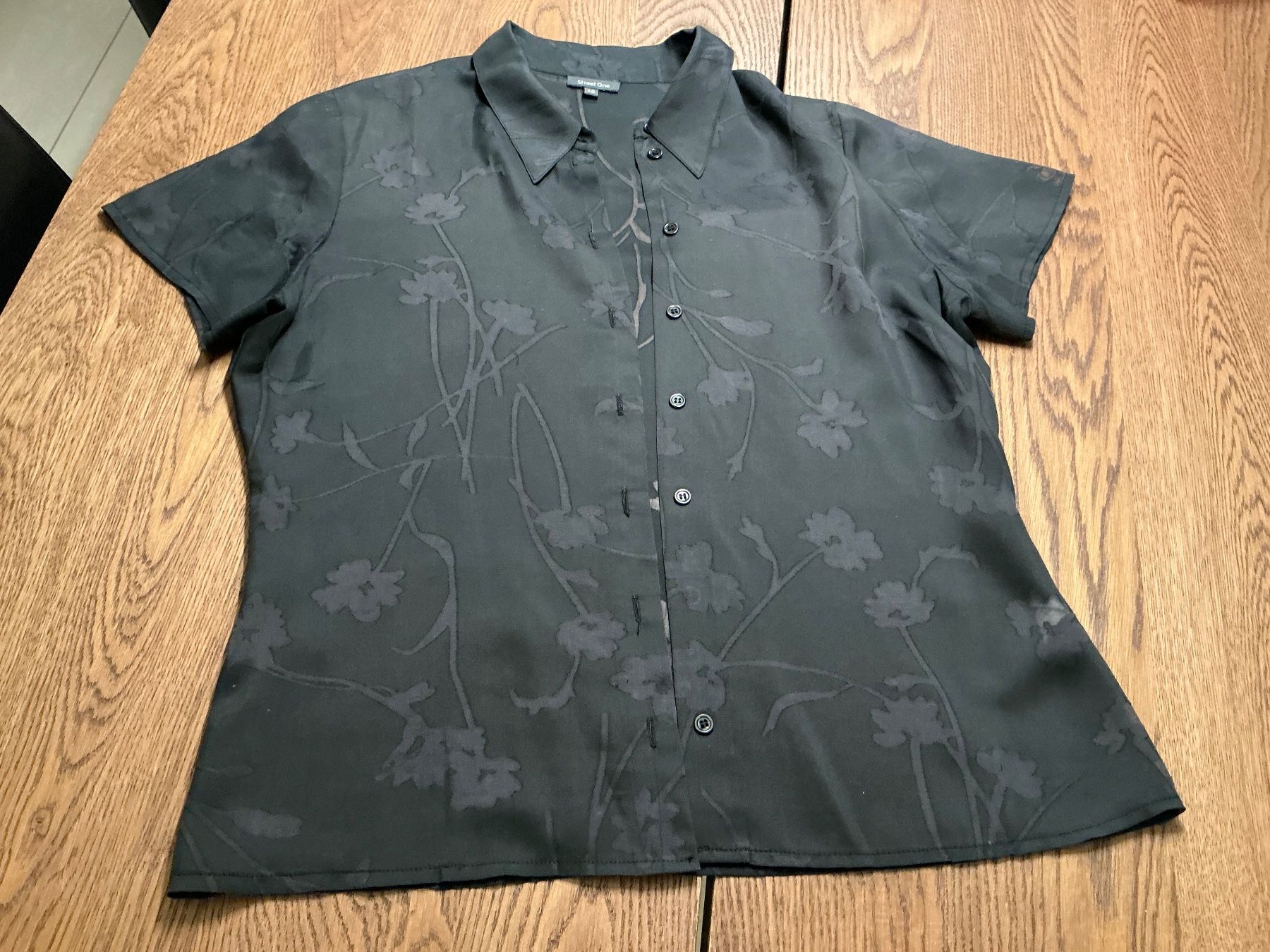 Camicette: Sommerbluse, Schwarz, Grösse 40, mit Blumenmuster – Usato da Würenlos venduto da Tina48 1