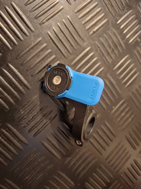 Halterungen: QUAD LOCK Out Front Mount smartphone-Halterung. – Gebraucht aus Winterthur von DtR77
