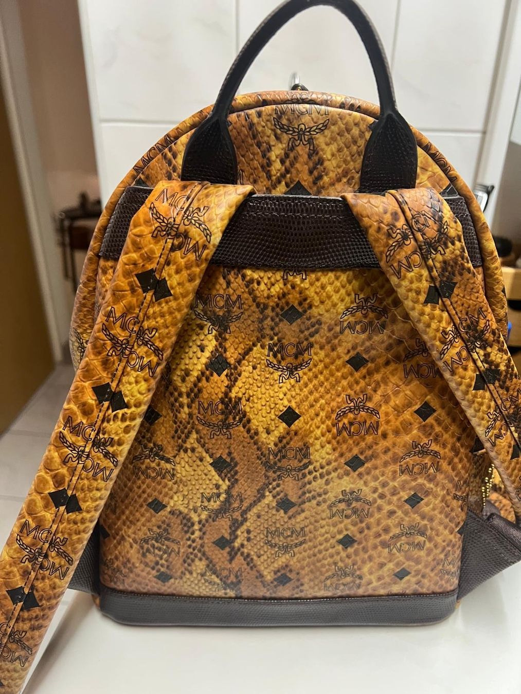 Mcm Zaini: MCM Rucksack Python Optik, sehr guter Zustand – Usato da Weinfelden venduto da Draixe 2