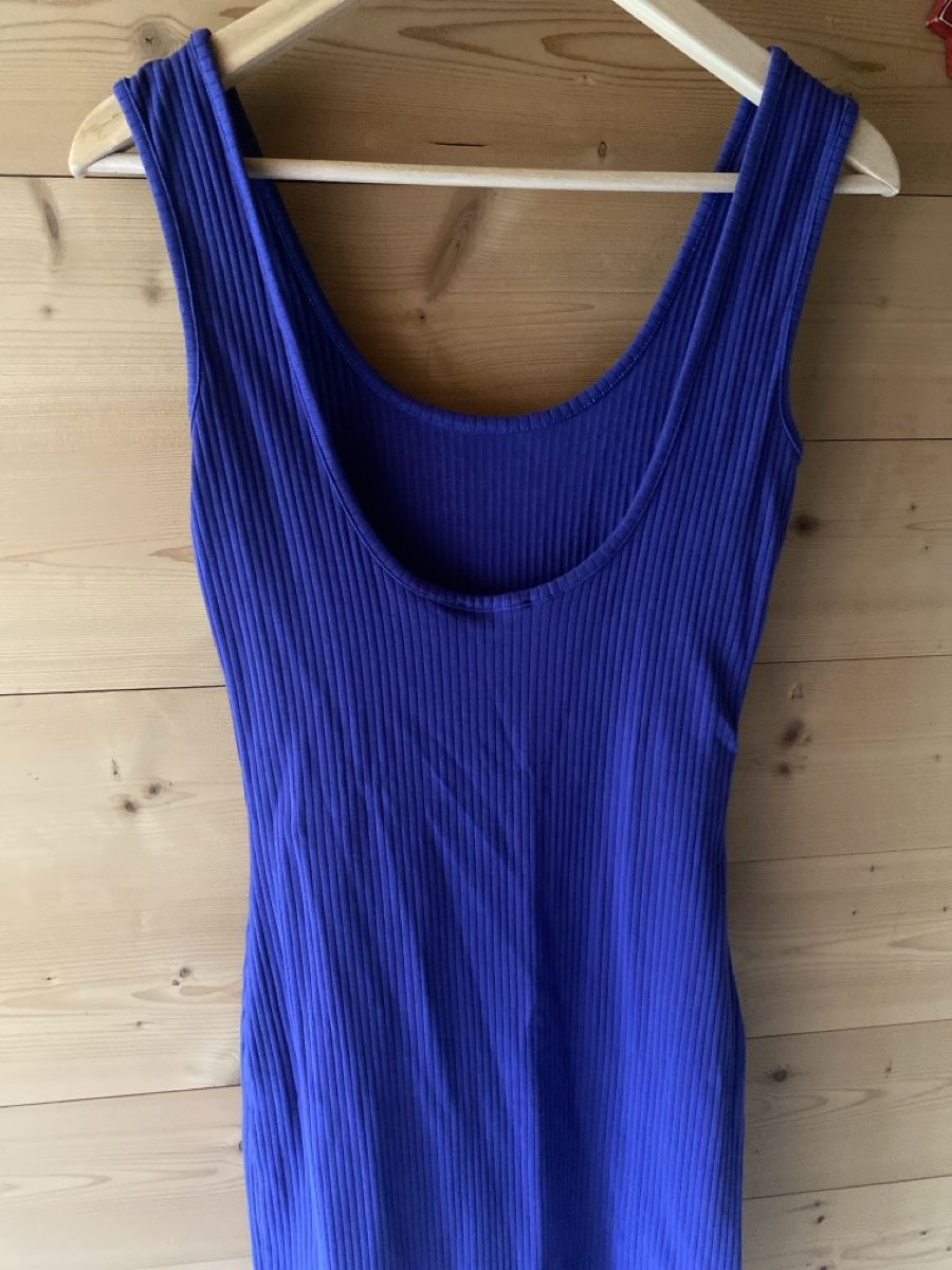 Robes: Rippstrick Kleid blau Grösse S gebraucht – D'occasion à Därstetten par yas_pb5r 2