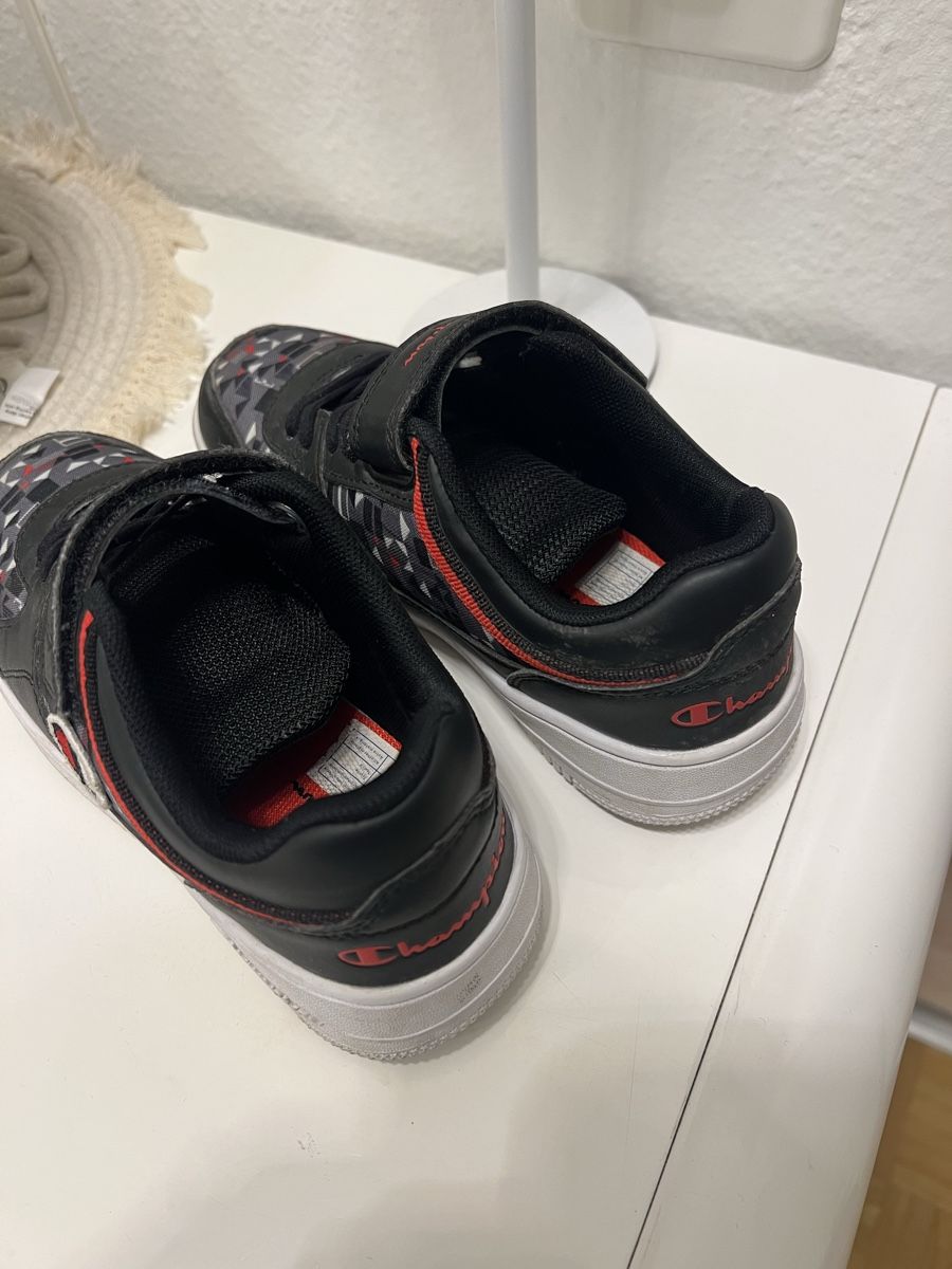 Champion Scarpe per ragazzi: CHAMPION TURNSCHUHE NEUWERTIG GR 33 – Usato da Basel venduto da theo-g77 2