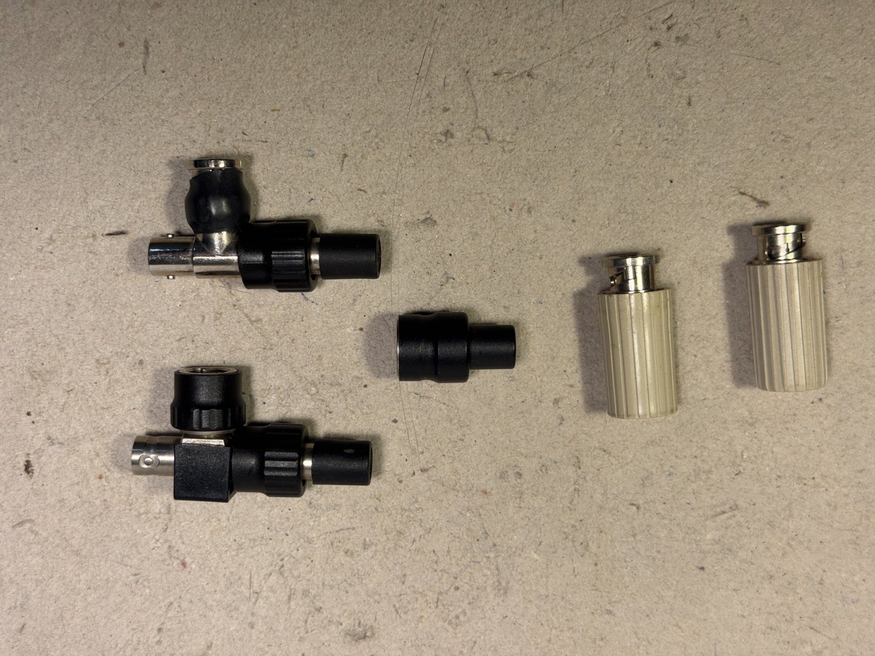 Componenti elettronici: 5 Stück Abschluss 50 Ohm – Usato da Ins venduto da funkflieger 2
