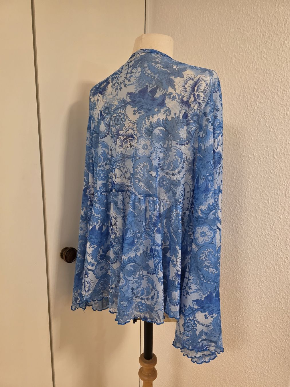 Top: Haut bleu jamais porté - 2XL – Nuovo (secondo la descrizione) da Perly venduto da dayna_46 2