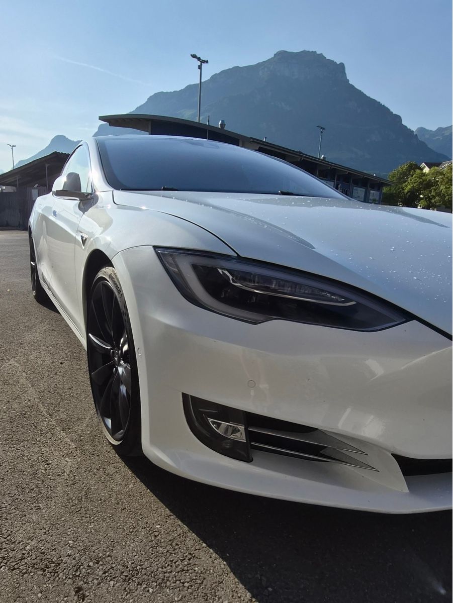 Tesla Autos: Tesla Model S 90D Free SuperCharging – Gebraucht aus Brunnen von Alfa 2