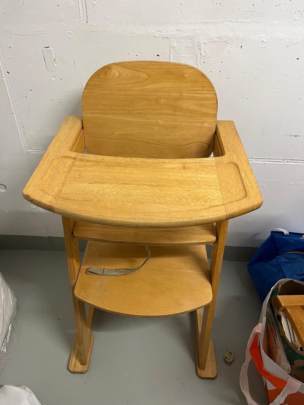 Hochstühle: Wooden high chair used – Gebraucht aus Wallisellen von kam_y6rj