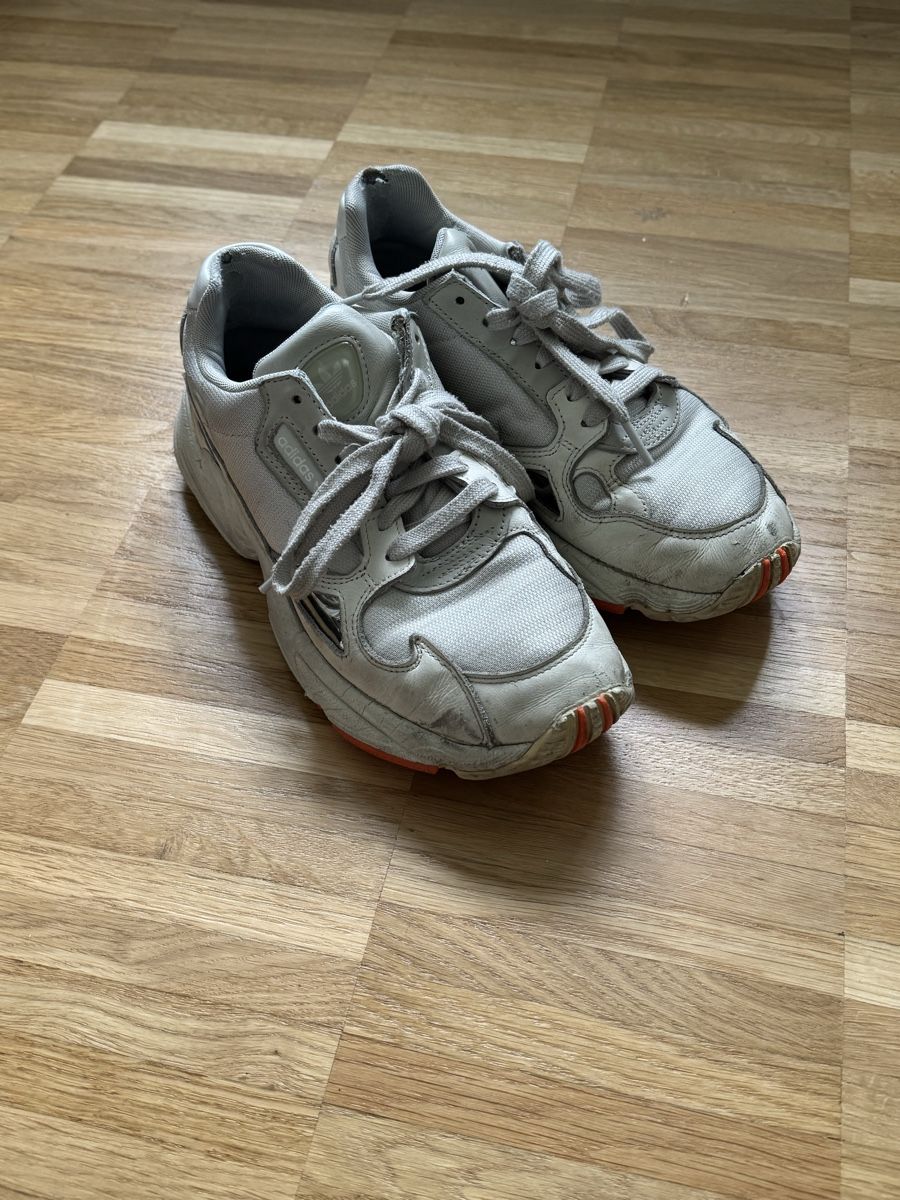 Adidas Scarpe da donna: Lot de deux Adidas Falcon, taille 39 – Usato da Meyrin venduto da mai_pl7s 5